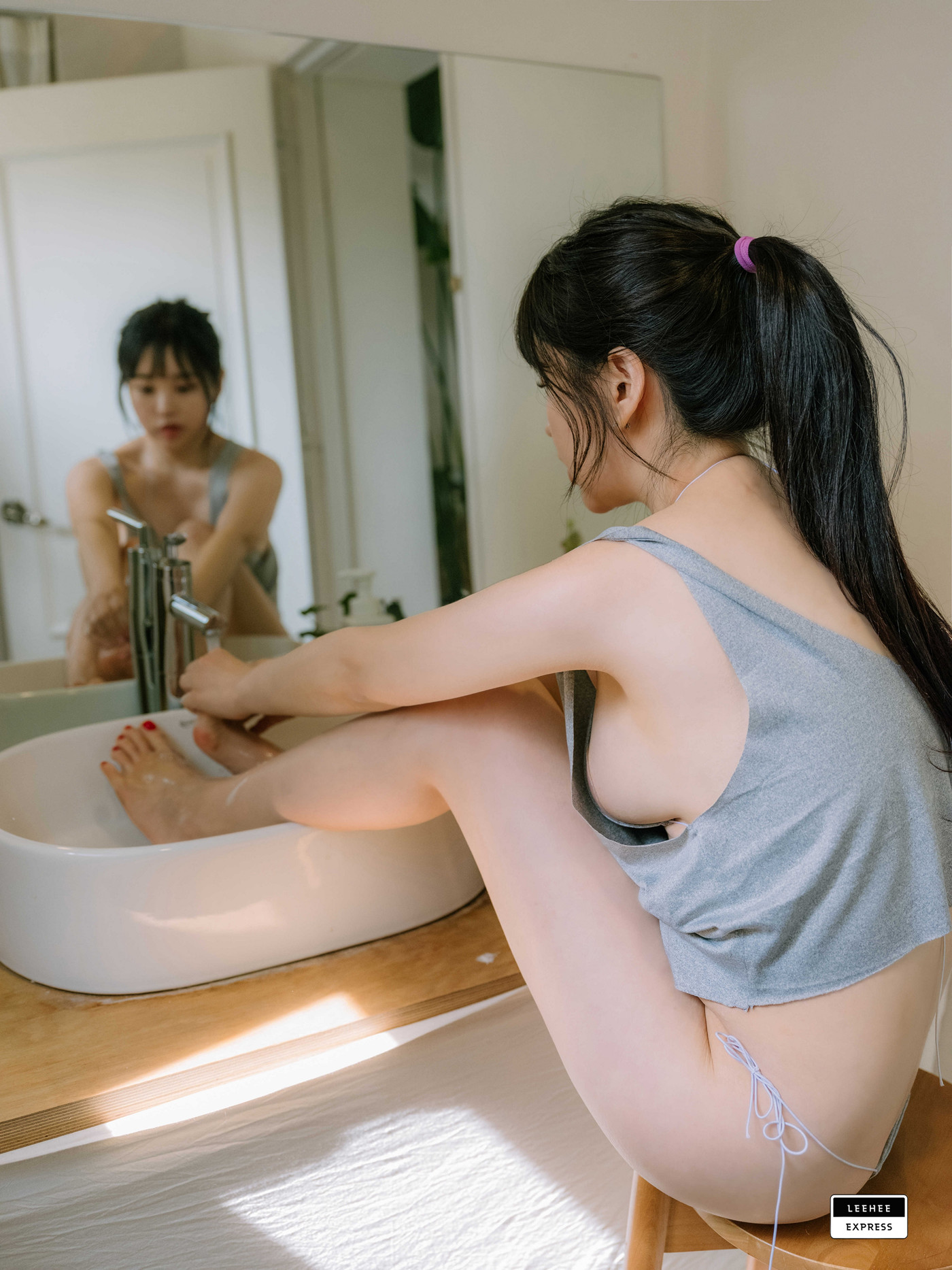 Yuri 유리, LEEHEE EXPRESS LEND-037 Set.01