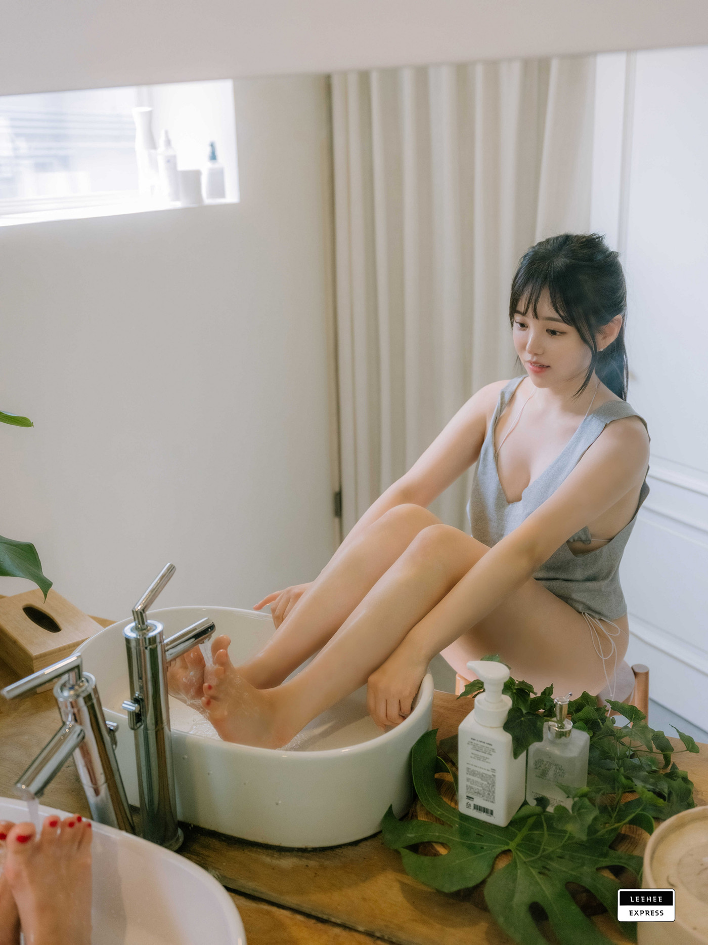 Yuri 유리, LEEHEE EXPRESS LEND-037 Set.01