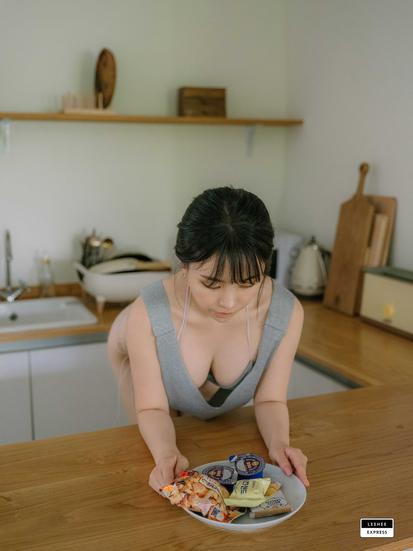 Yuri 유리, LEEHEE EXPRESS LEND-037 Set.01