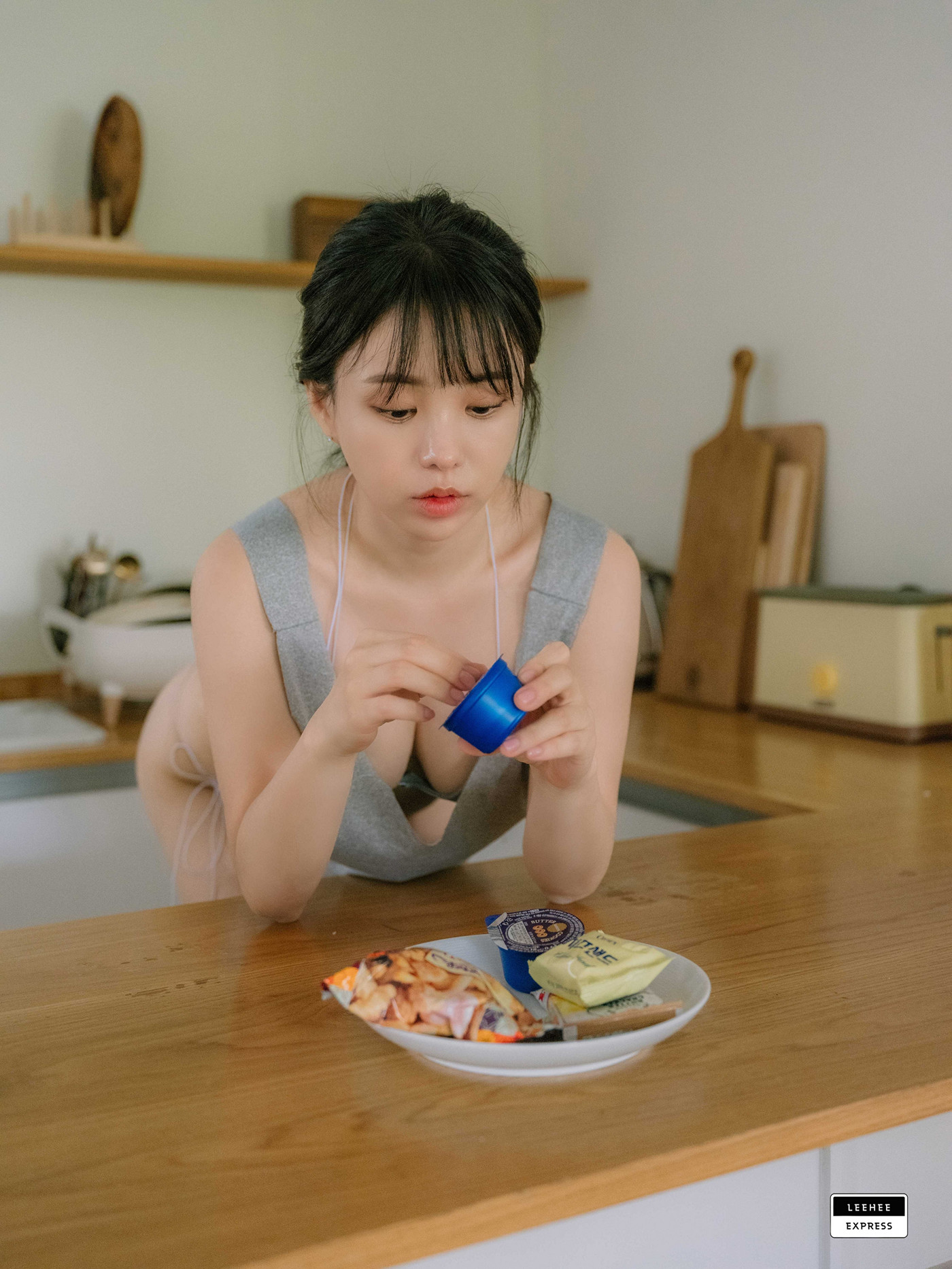 Yuri 유리, LEEHEE EXPRESS LEND-037 Set.01