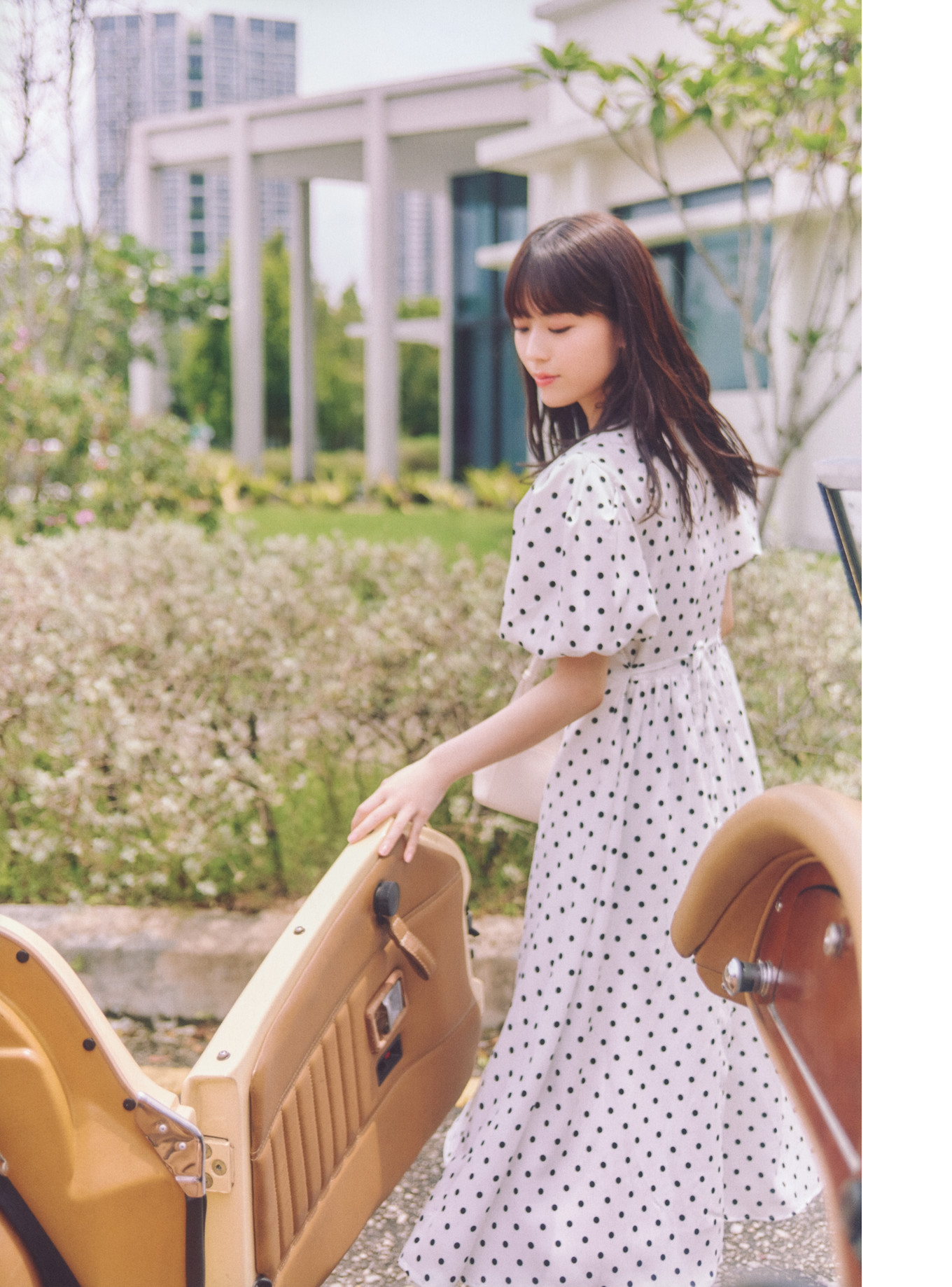 Renka Iwamoto 岩本蓮加, 1st写真集 「いたずらな風」 Set.04