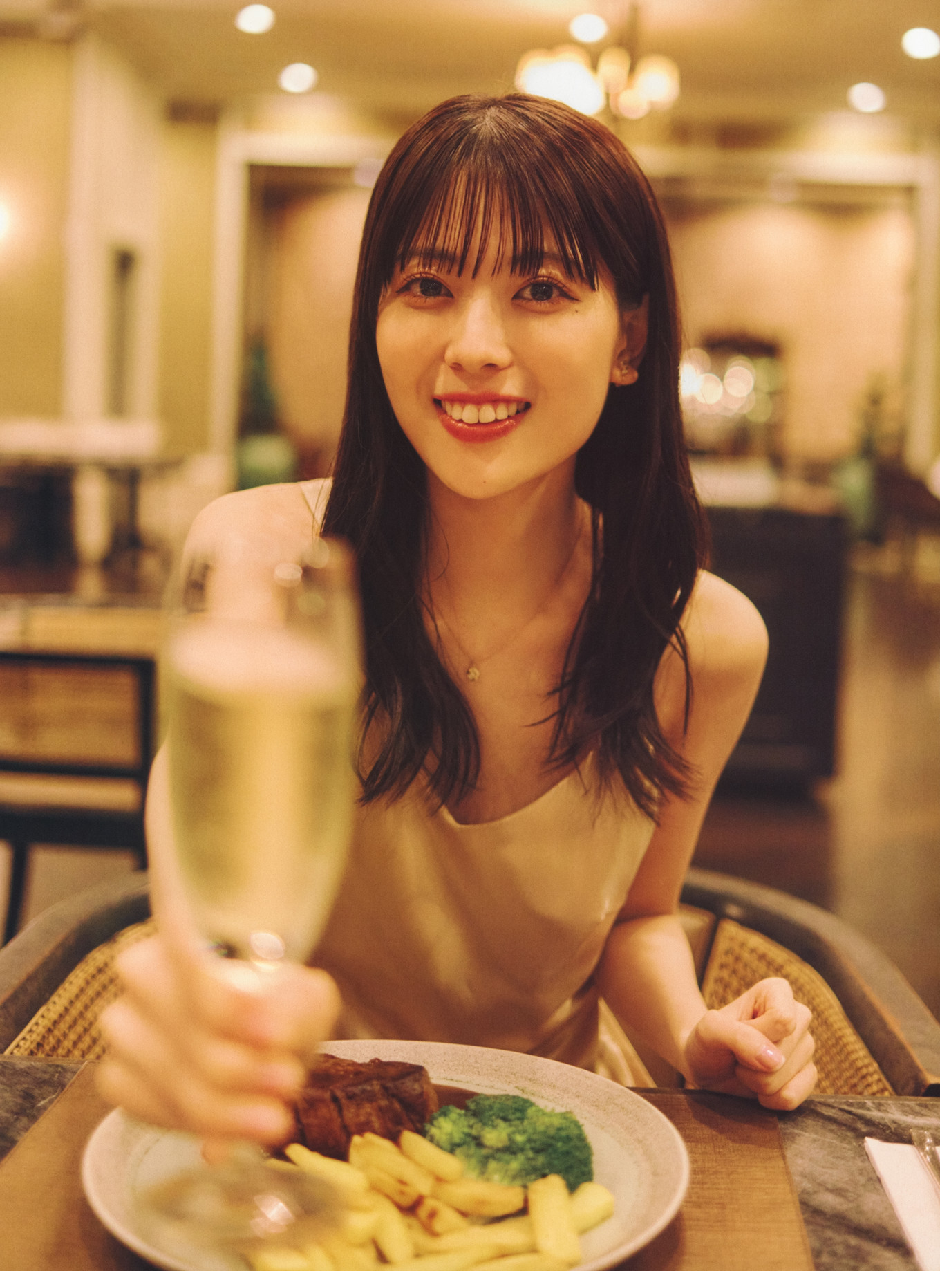 Renka Iwamoto 岩本蓮加, 1st写真集 「いたずらな風」 Set.04