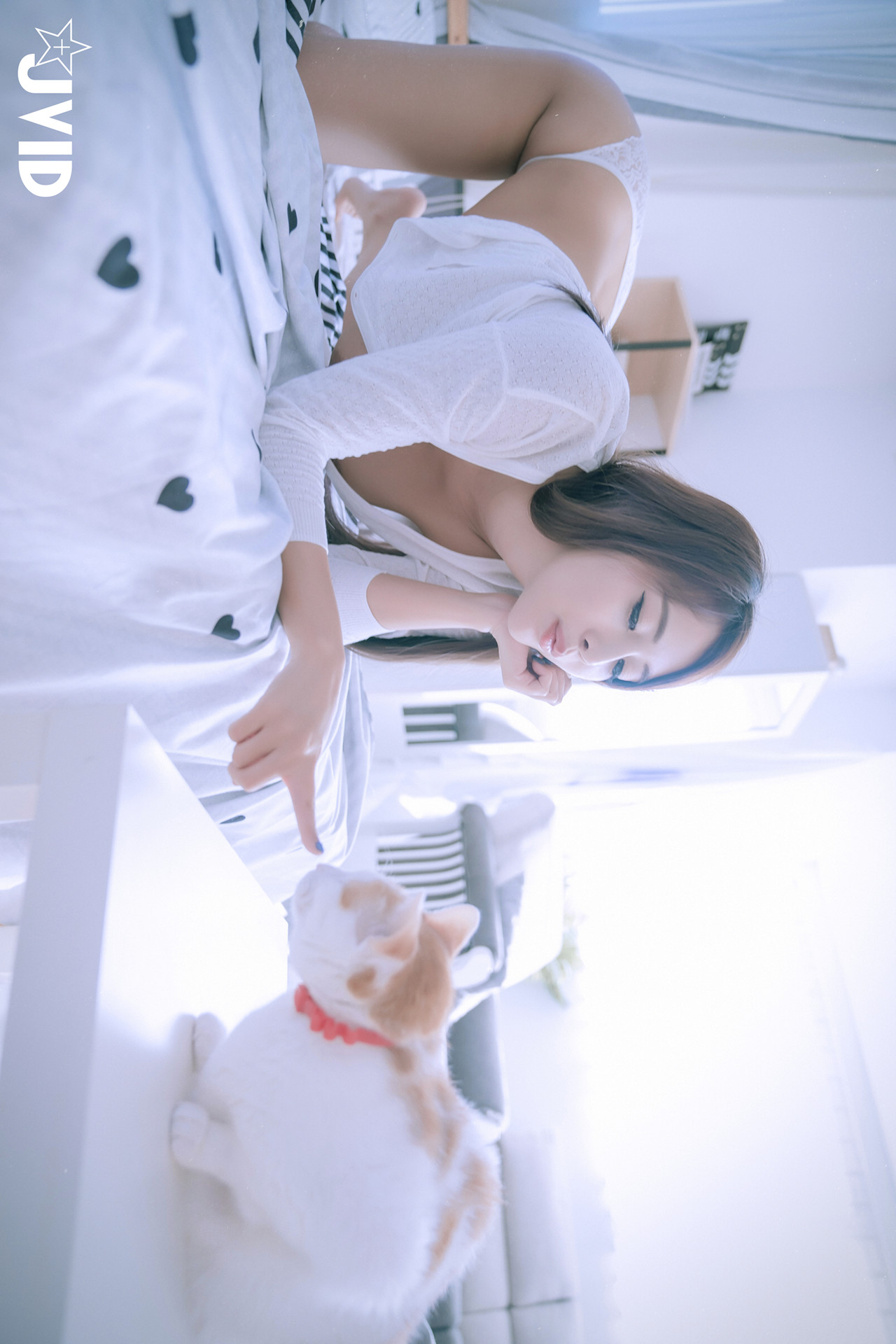 JVID Lele 樂樂 美巨乳樂樂最新力作，性感晨光，等你一起來滾床 Set.01