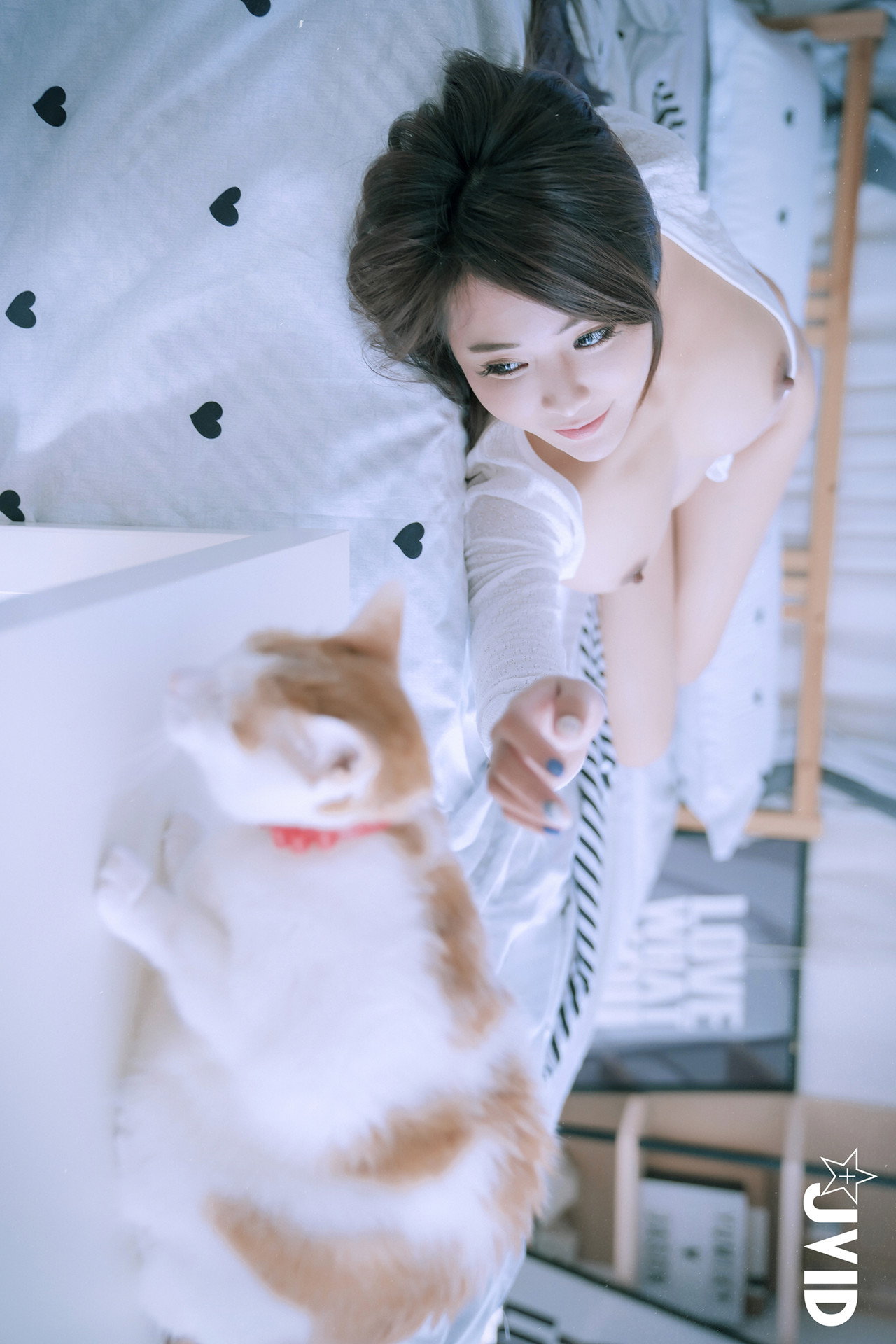JVID Lele 樂樂 美巨乳樂樂最新力作，性感晨光，等你一起來滾床 Set.01