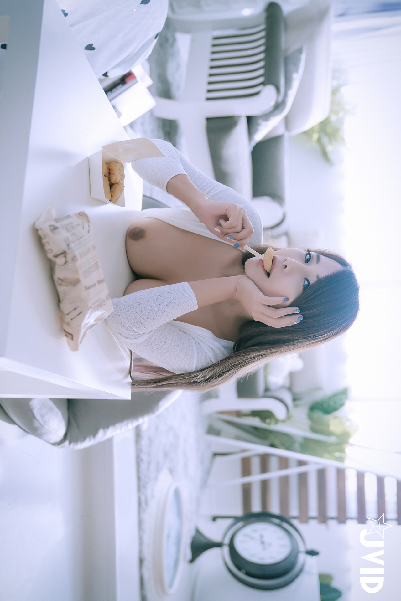 JVID Lele 樂樂 美巨乳樂樂最新力作，性感晨光，等你一起來滾床 Set.01