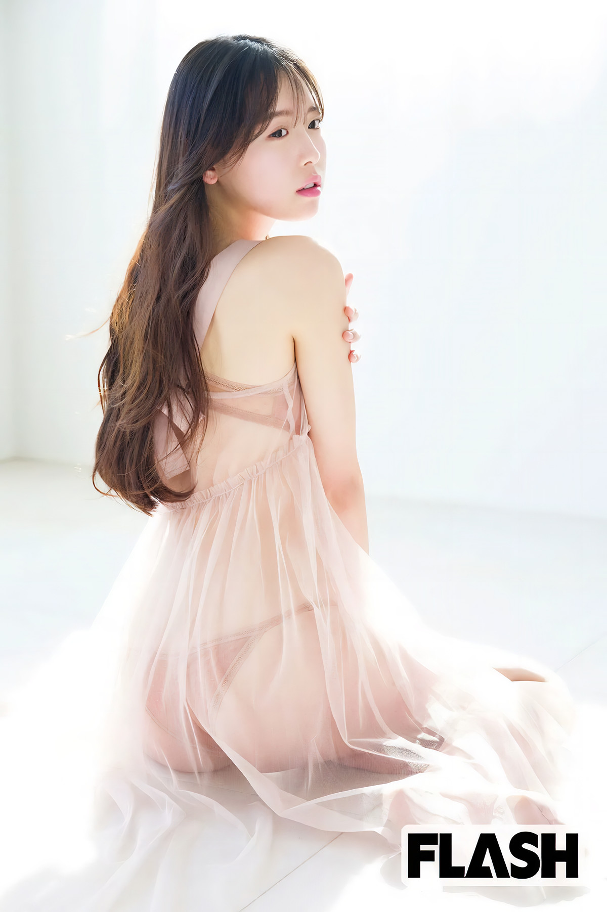 Sara Otaki 大瀧沙羅, FLASH 2025.05.20 (フラッシュ 2025年5月20日号)
