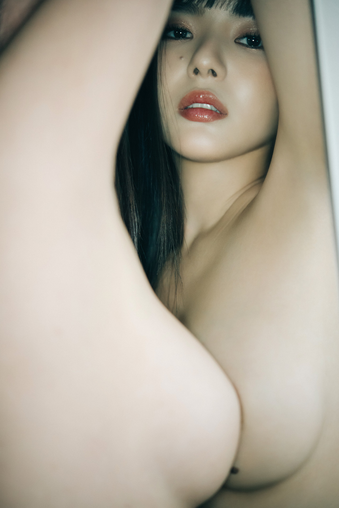 Eimi 에이미, PhotoBook “Black Bra” Set.02