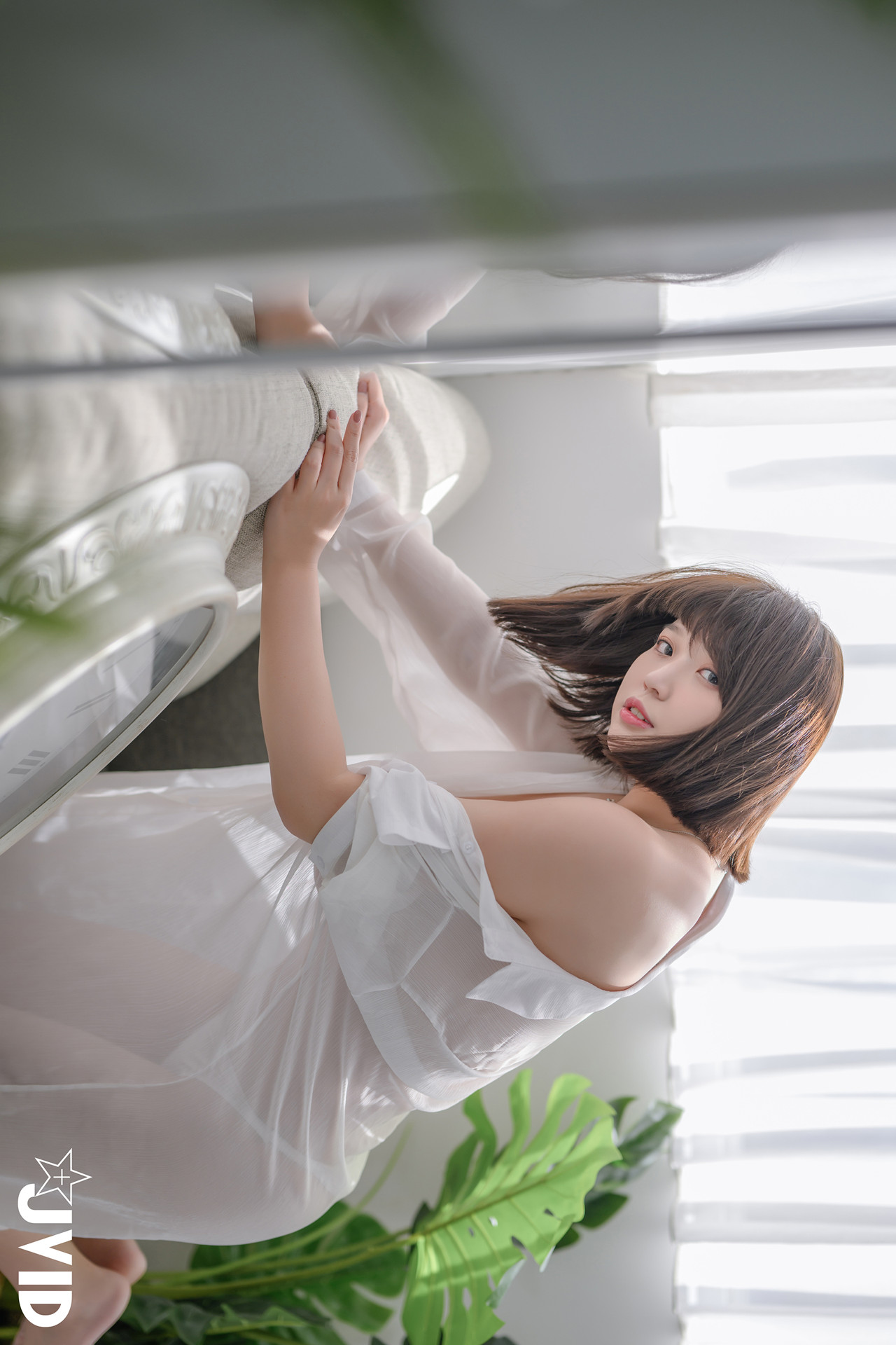 JVID Ruru茹茹 H級豪巨乳 寄宿家中的前同事－茹茹，一早醒來就衣衫不整！豪乳在眼前晃的我頭好暈啊～～～ Set.01