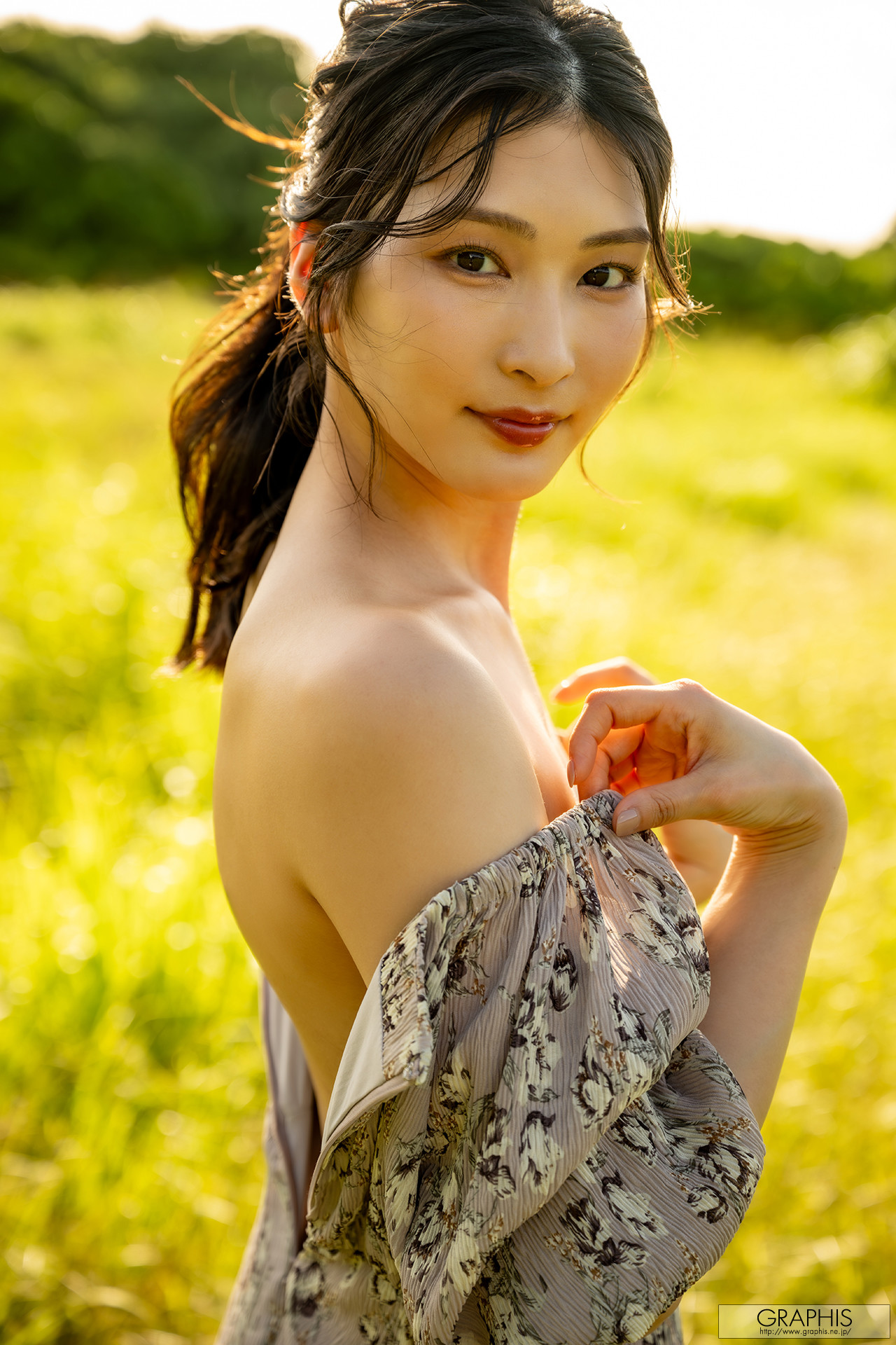 Suzu Honjo 本庄鈴, Graphis Gals 「Devine」 Vol.07