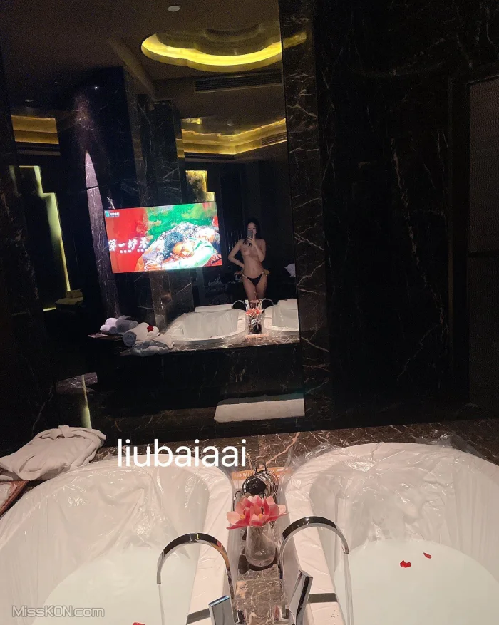 liubaiaai_ 極品女神美穴超粉爽爆啪啪啪