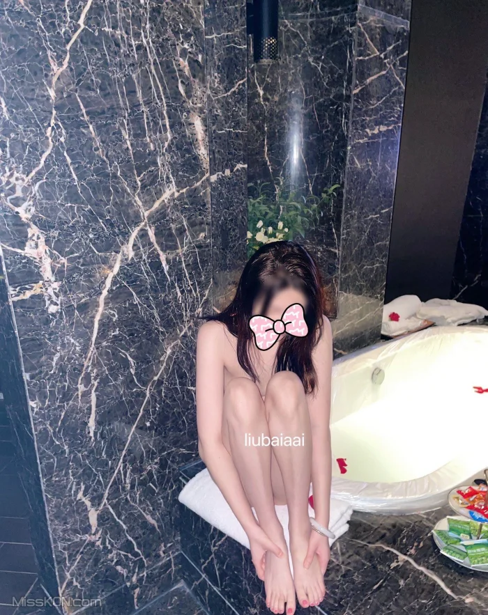 liubaiaai_ 極品女神美穴超粉爽爆啪啪啪