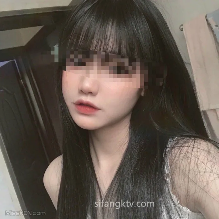 momo_ 清纯靓丽的外表下有一颗淫荡的心 学院学姐女神身材