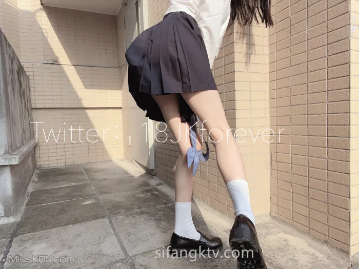 momo_ 清纯靓丽的外表下有一颗淫荡的心 学院学姐女神身材