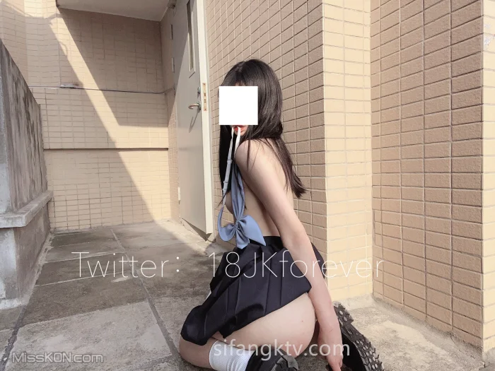 momo_ 清纯靓丽的外表下有一颗淫荡的心 学院学姐女神身材