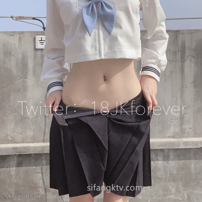 momo_ 清纯靓丽的外表下有一颗淫荡的心 学院学姐女神身材