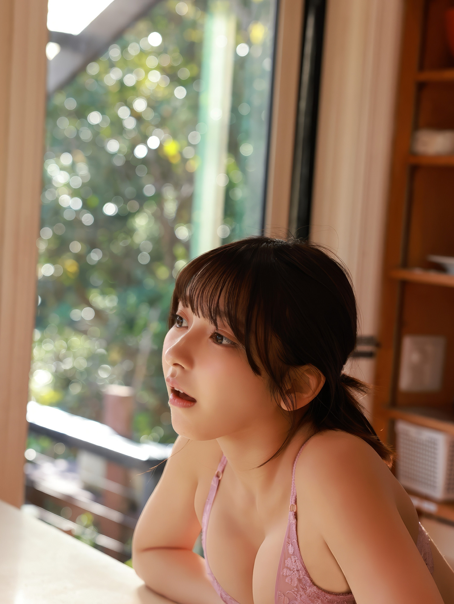 Toumi 十味, 写真集 サンプル版 旬撮ガール ちらつくピンクランジェリー