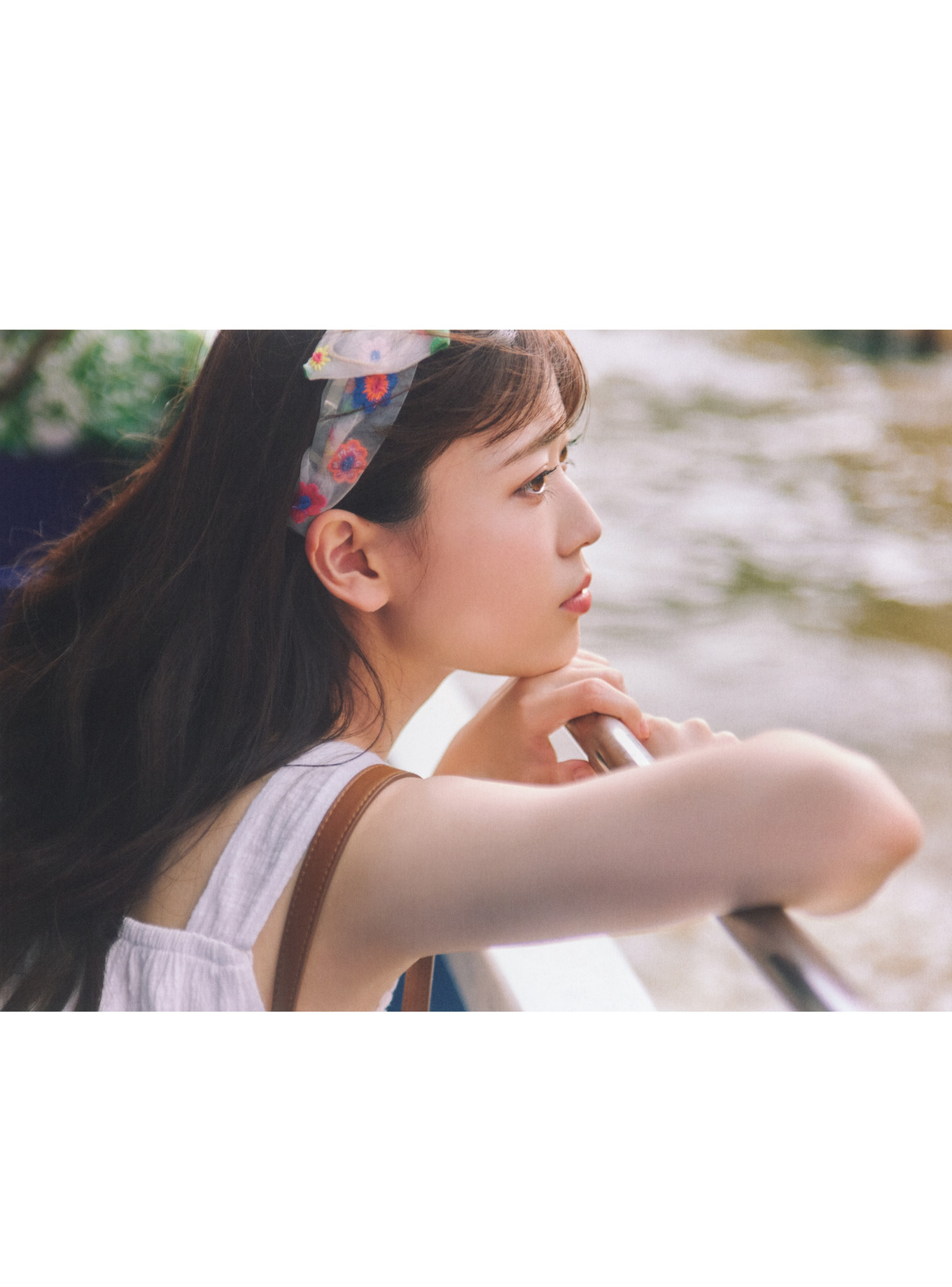 Renka Iwamoto 岩本蓮加, 1st写真集 「いたずらな風」 Set.05