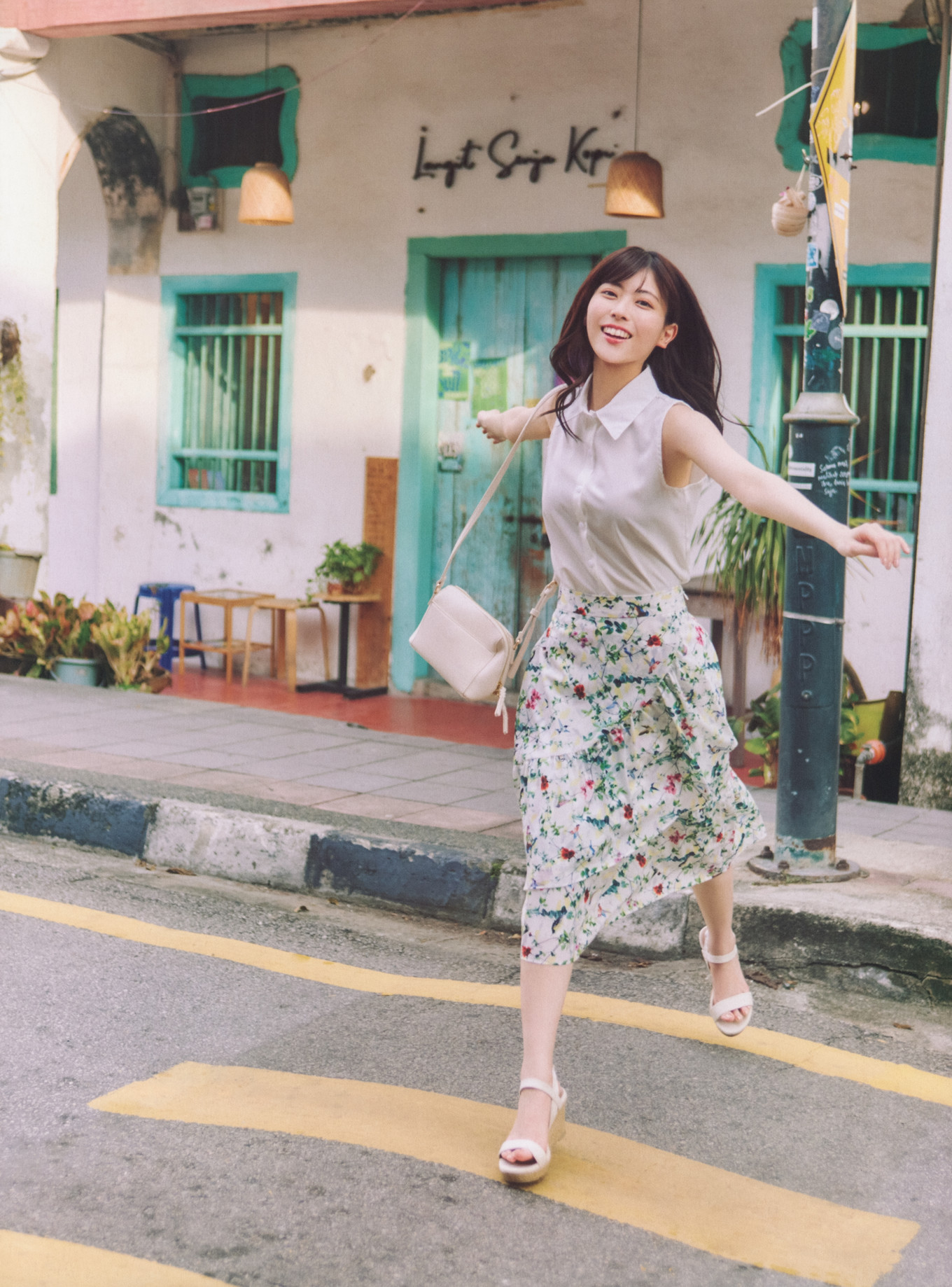 Renka Iwamoto 岩本蓮加, 1st写真集 「いたずらな風」 Set.05