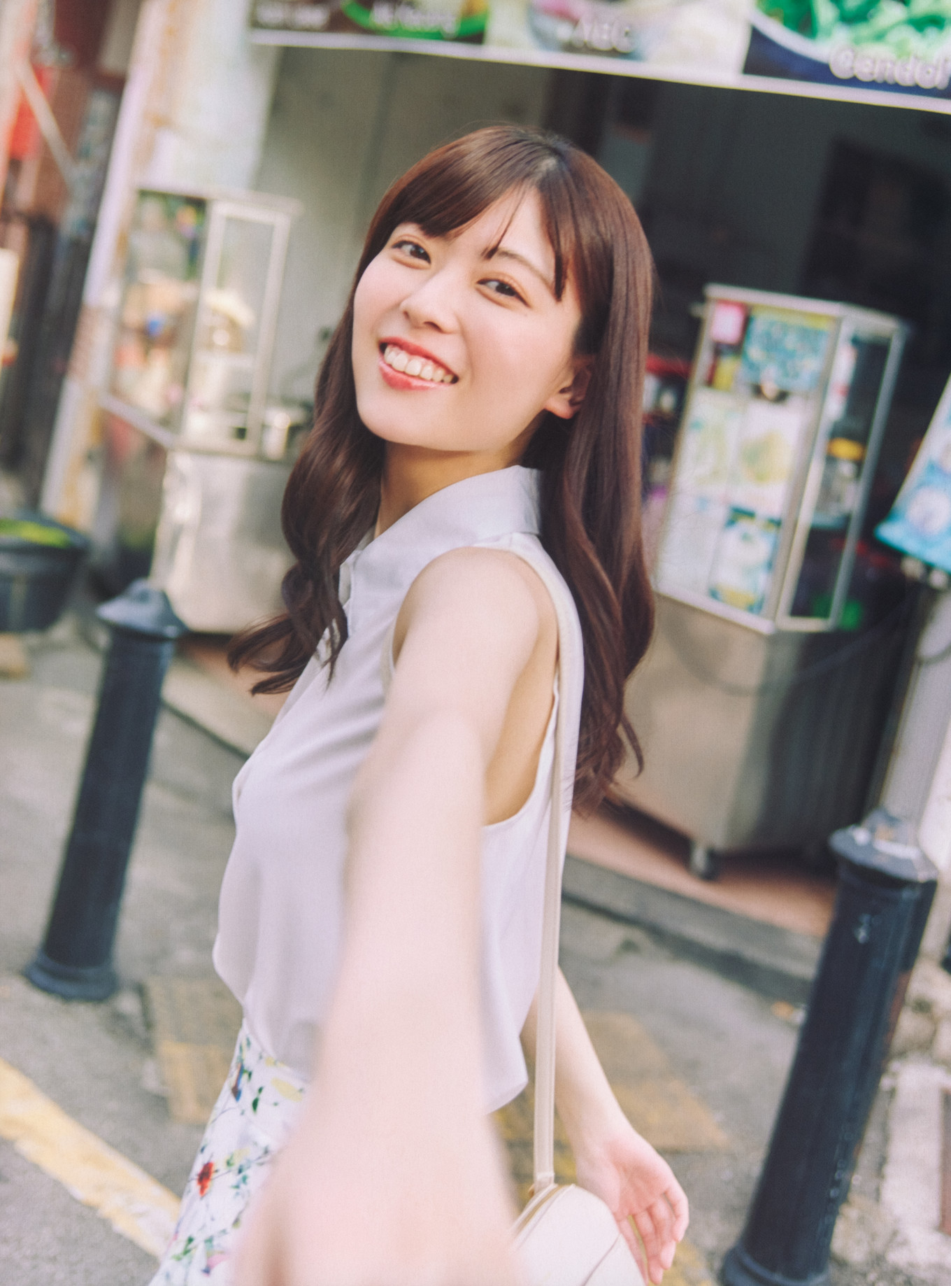 Renka Iwamoto 岩本蓮加, 1st写真集 「いたずらな風」 Set.05