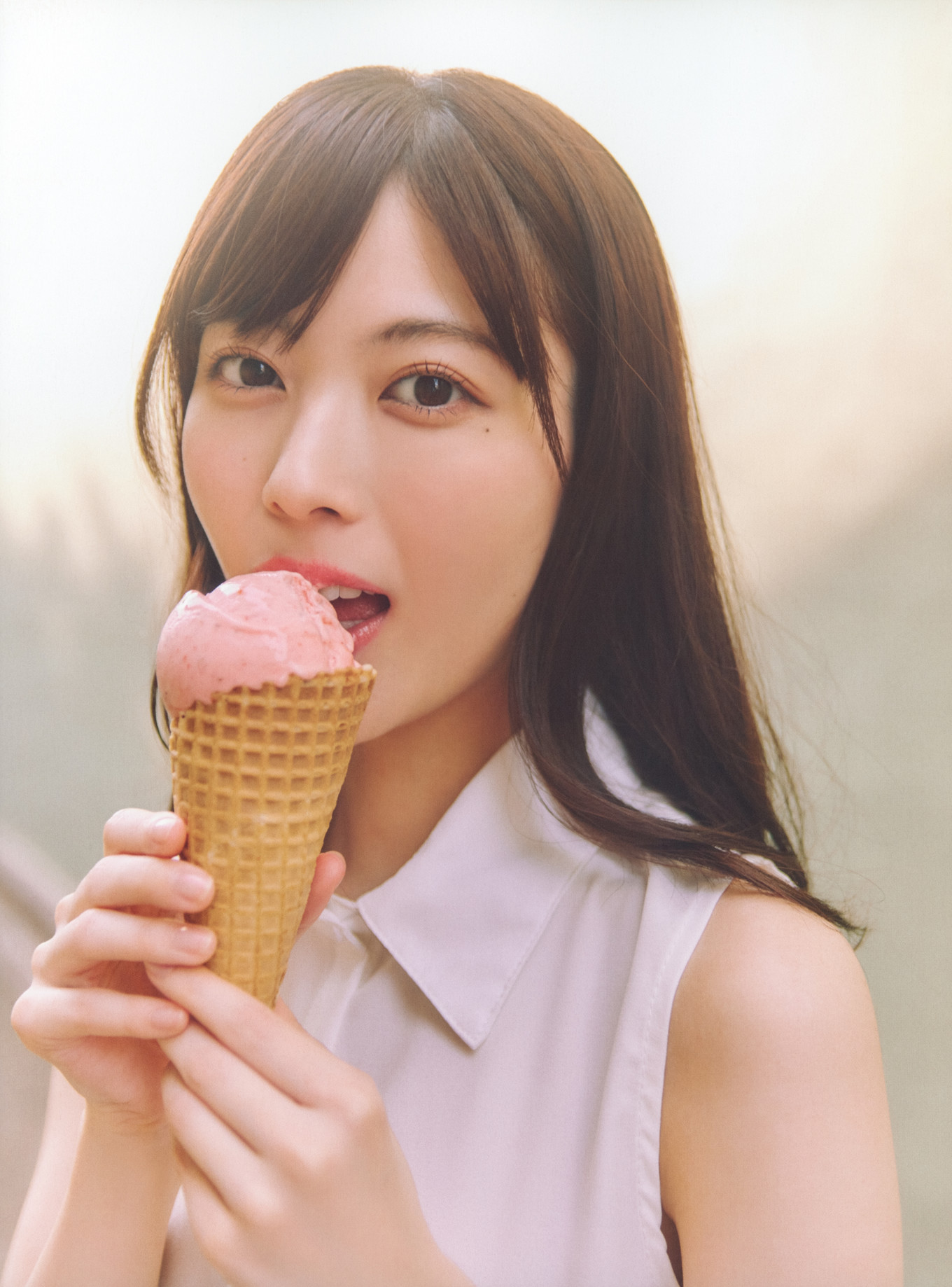 Renka Iwamoto 岩本蓮加, 1st写真集 「いたずらな風」 Set.05