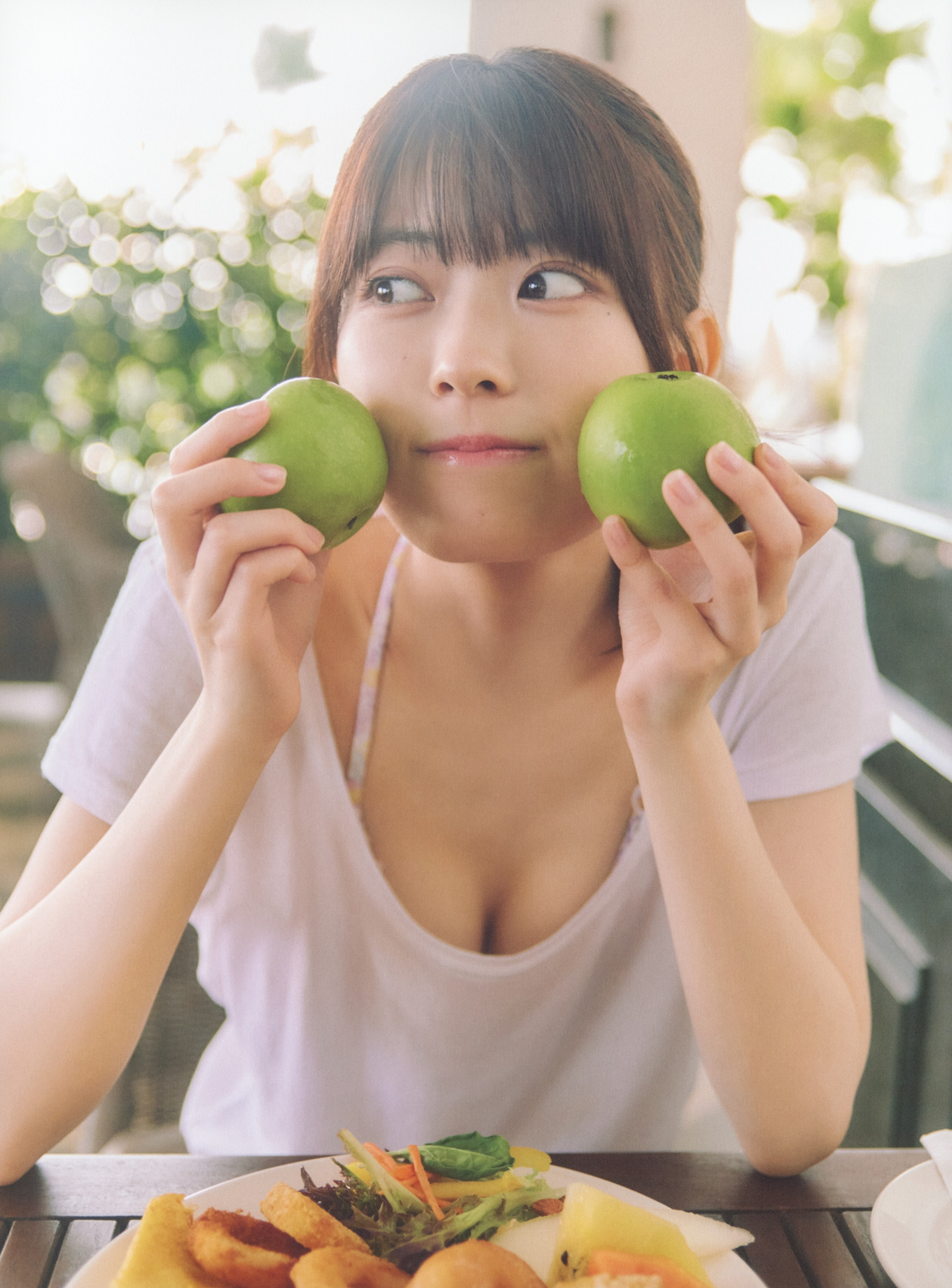 Renka Iwamoto 岩本蓮加, 1st写真集 「いたずらな風」 Set.05