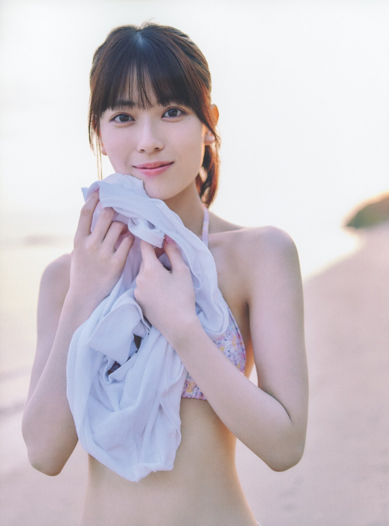 Renka Iwamoto 岩本蓮加, 1st写真集 「いたずらな風」 Set.05