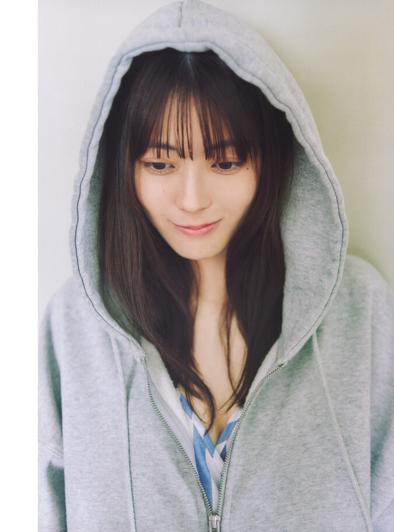 Renka Iwamoto 岩本蓮加, 1st写真集 「いたずらな風」 Set.03