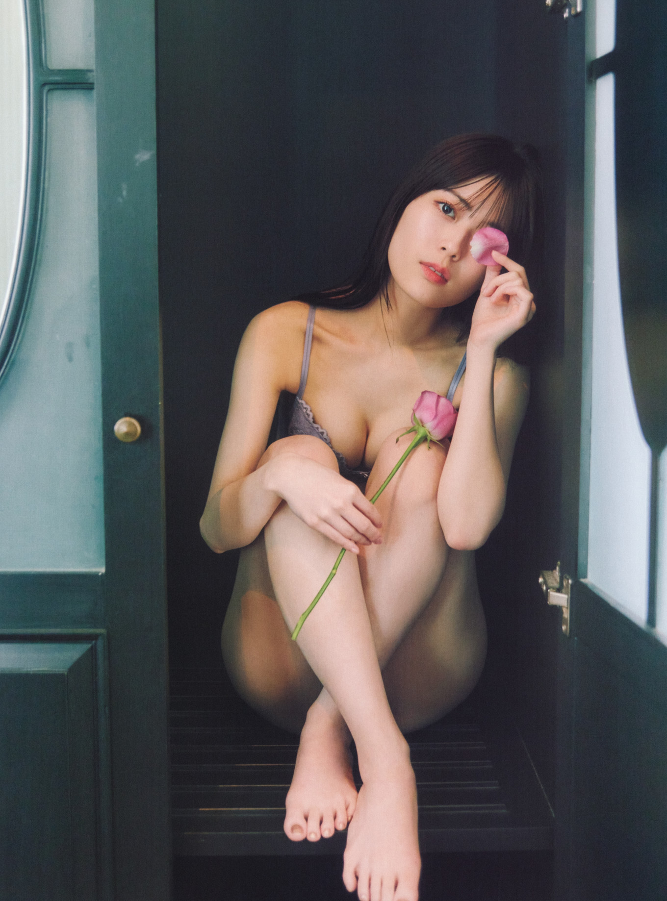 Renka Iwamoto 岩本蓮加, 1st写真集 「いたずらな風」 Set.03