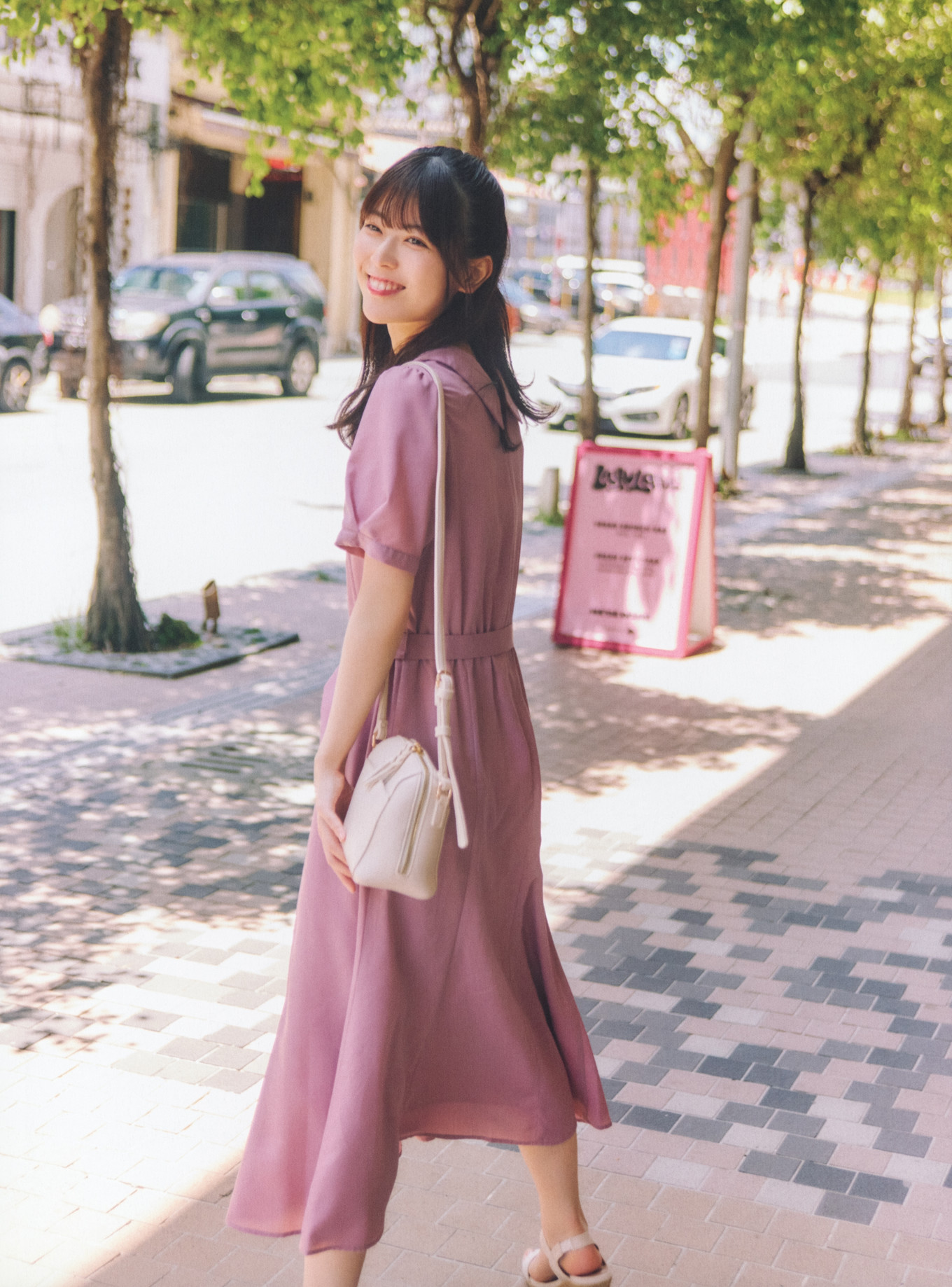 Renka Iwamoto 岩本蓮加, 1st写真集 「いたずらな風」 Set.03