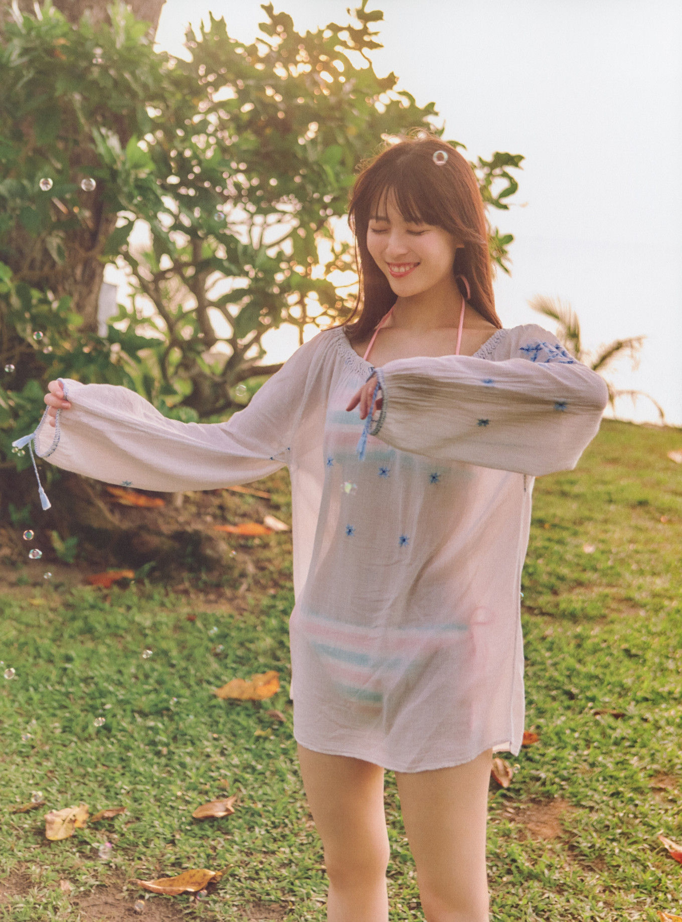 Renka Iwamoto 岩本蓮加, 1st写真集 「いたずらな風」 Set.03