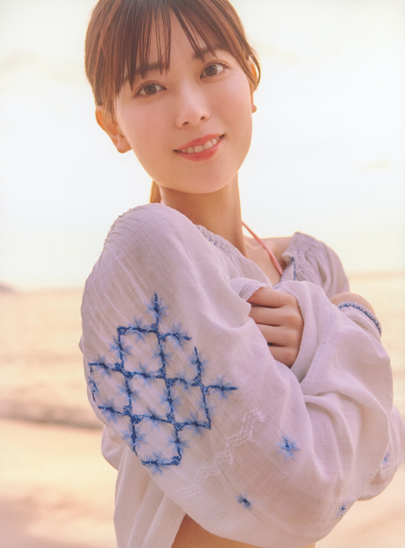 Renka Iwamoto 岩本蓮加, 1st写真集 「いたずらな風」 Set.03