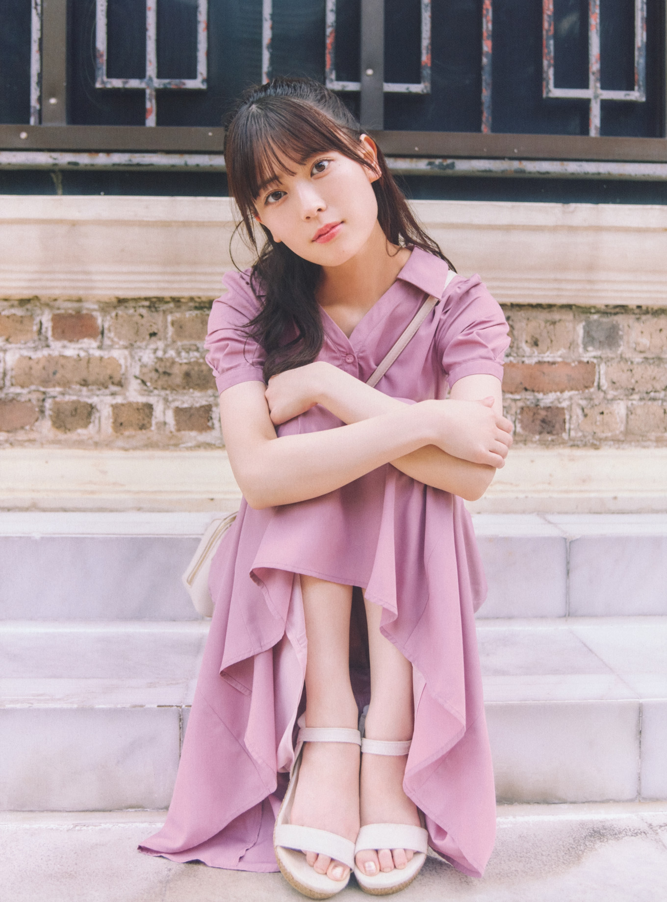 Renka Iwamoto 岩本蓮加, 1st写真集 「いたずらな風」 Set.03