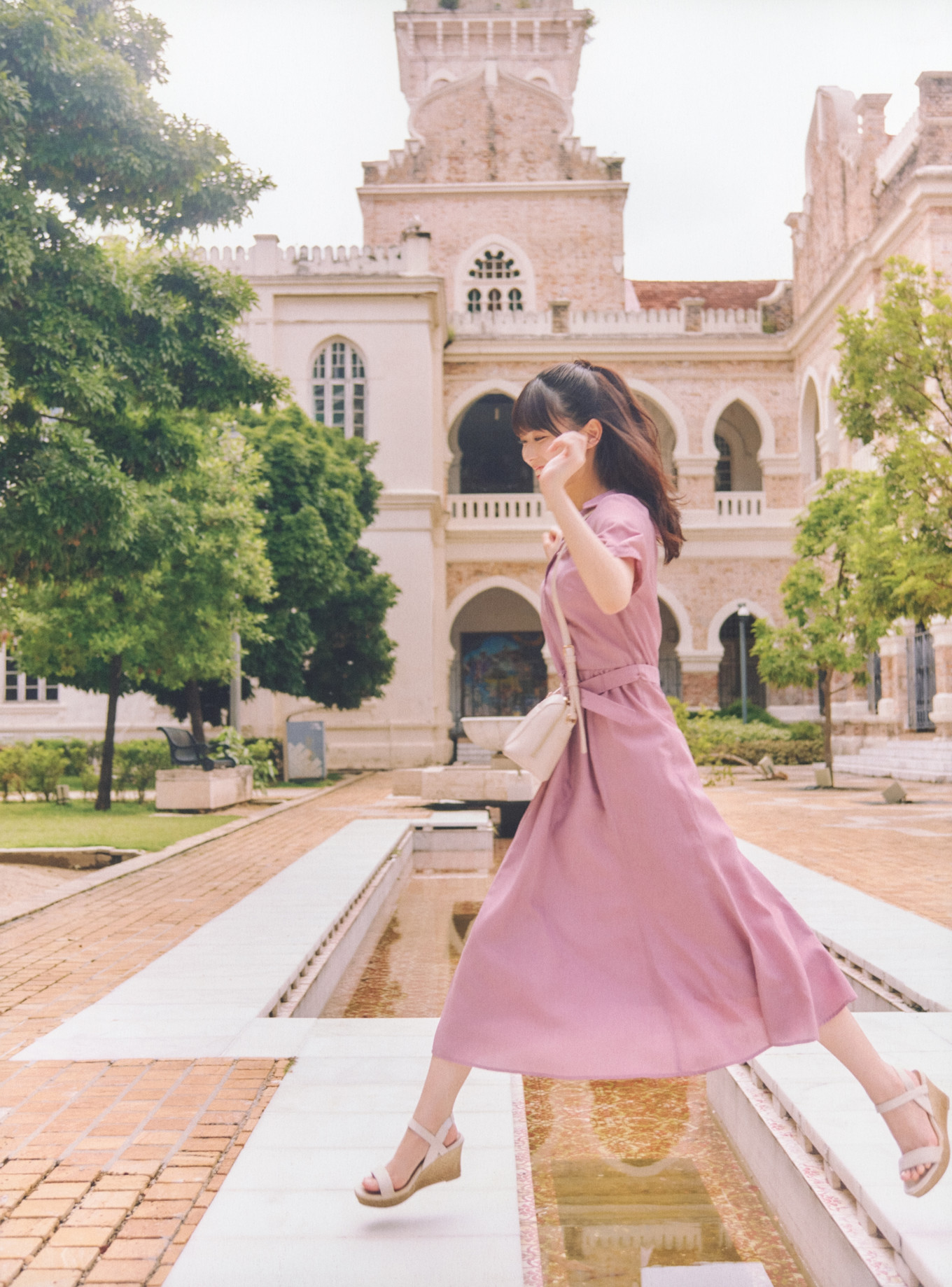 Renka Iwamoto 岩本蓮加, 1st写真集 「いたずらな風」 Set.03