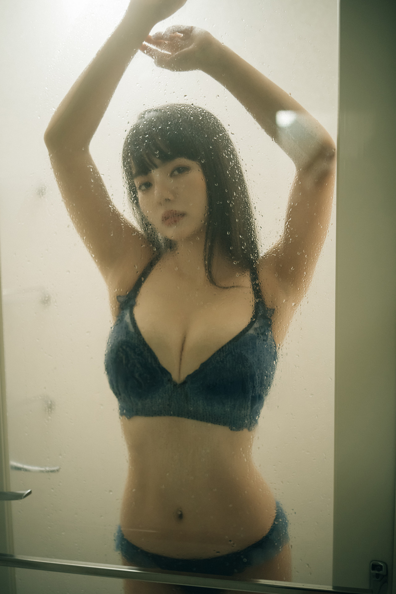 Eimi 에이미, PhotoBook “Black Bra” Set.01