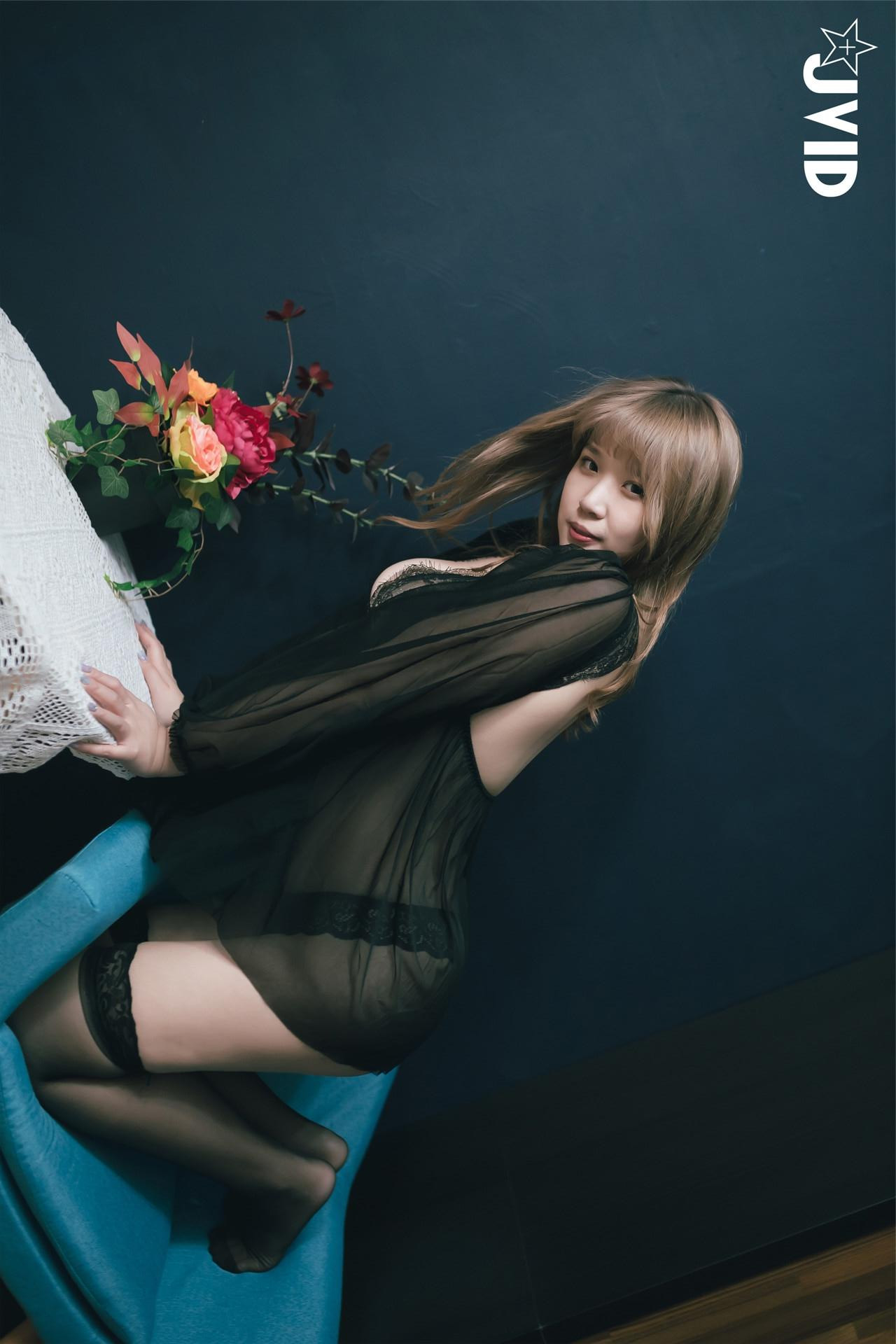 JVID Linda & Ruru 巨乳女神的碰撞_性感小恶魔-雪白H乳-极致美尻 Set.01