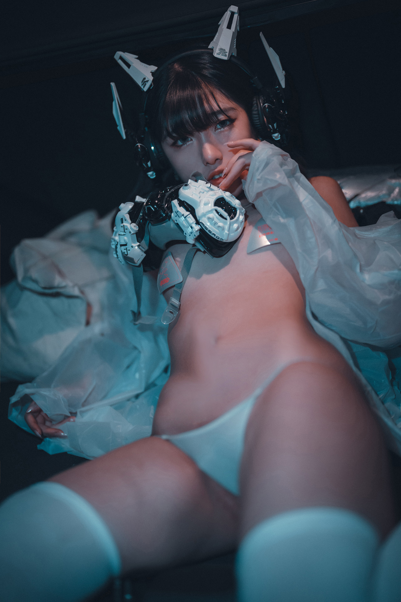 Sonson 손손, DJAWA ‘Masked-girl in raincoat’ Set.01