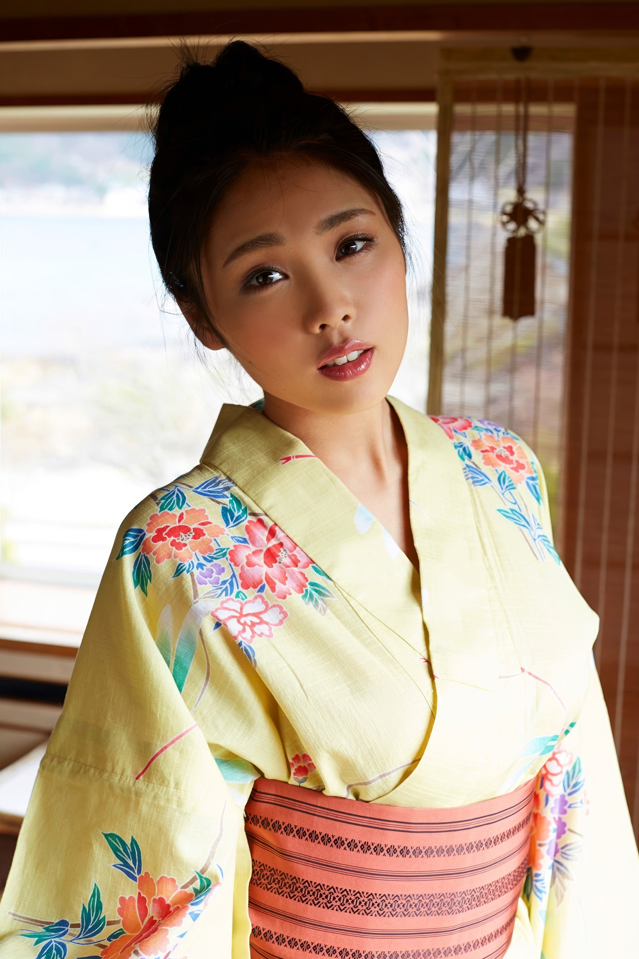 Umi 青海 (うみ), 写真集 年上彼女＜上＞ Set.01