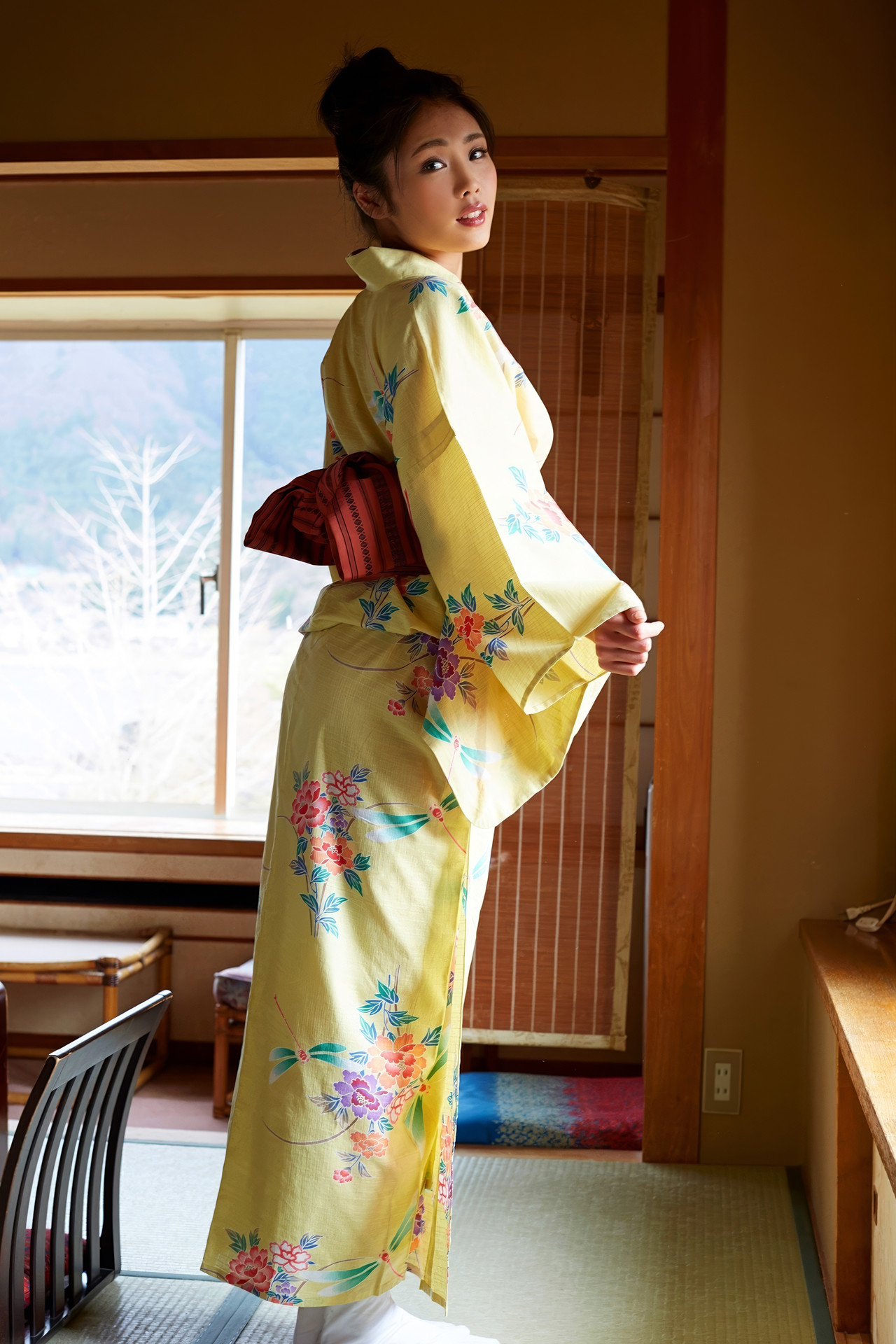 Umi 青海 (うみ), 写真集 年上彼女＜上＞ Set.01