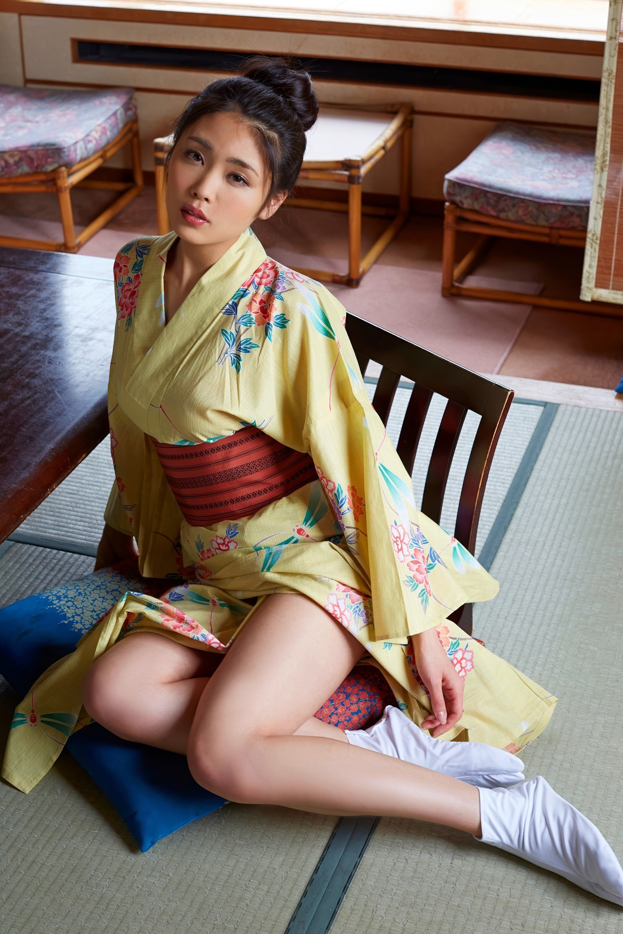 Umi 青海 (うみ), 写真集 年上彼女＜上＞ Set.01