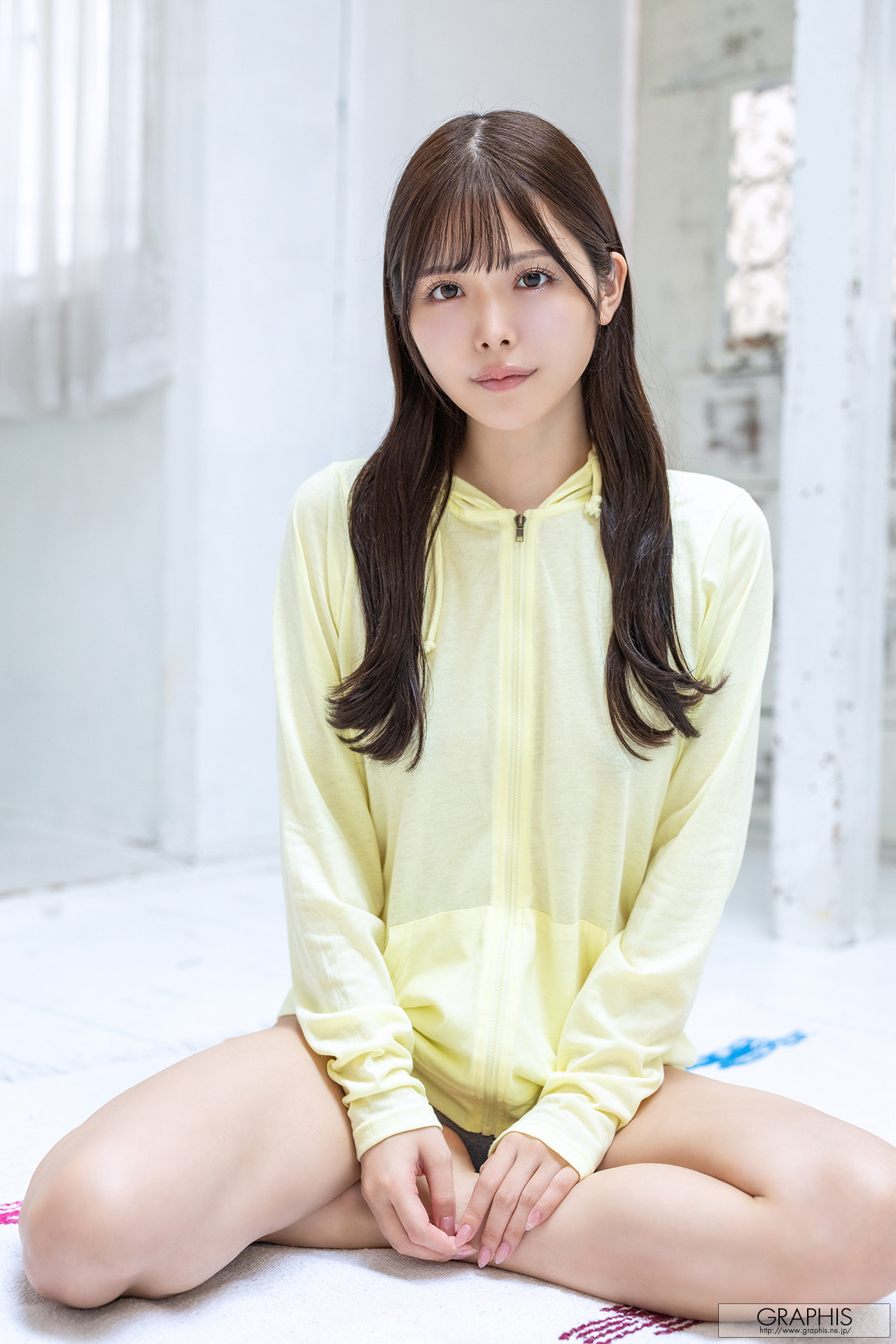 Asuka Furuya 降矢あすか, Graphis First Gravure Vol.04