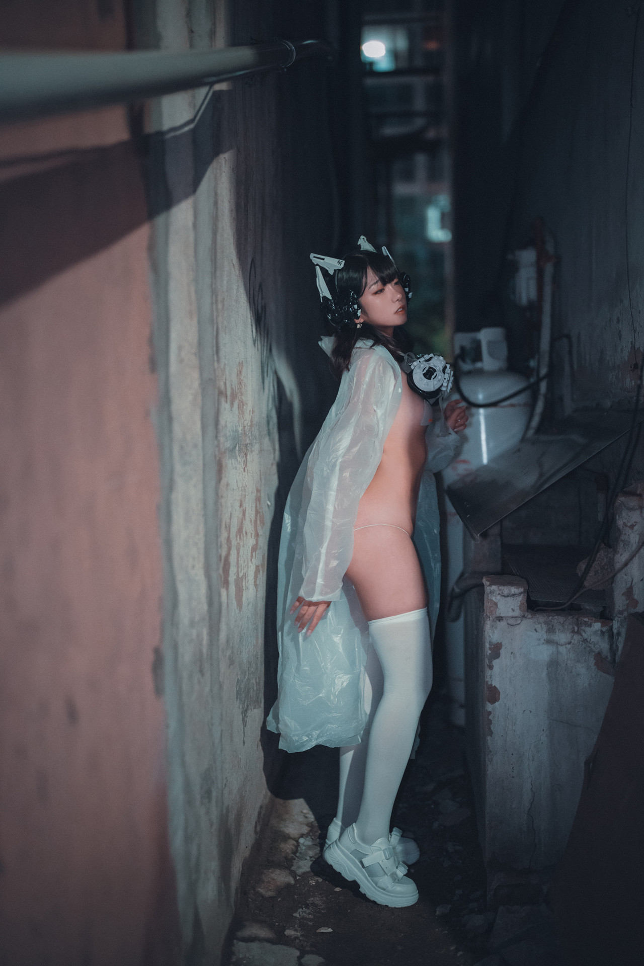Sonson 손손, DJAWA ‘Masked-girl in raincoat’ Set.02