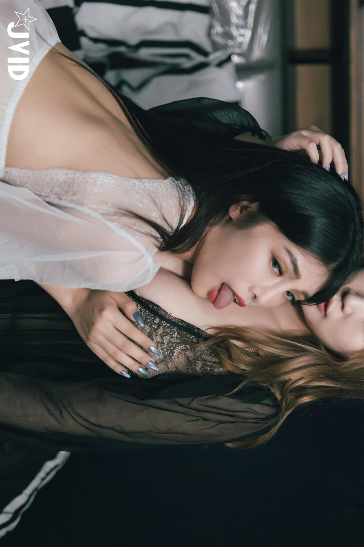 JVID Linda & Ruru 巨乳女神的碰撞_性感小恶魔-雪白H乳-极致美尻 Set.02