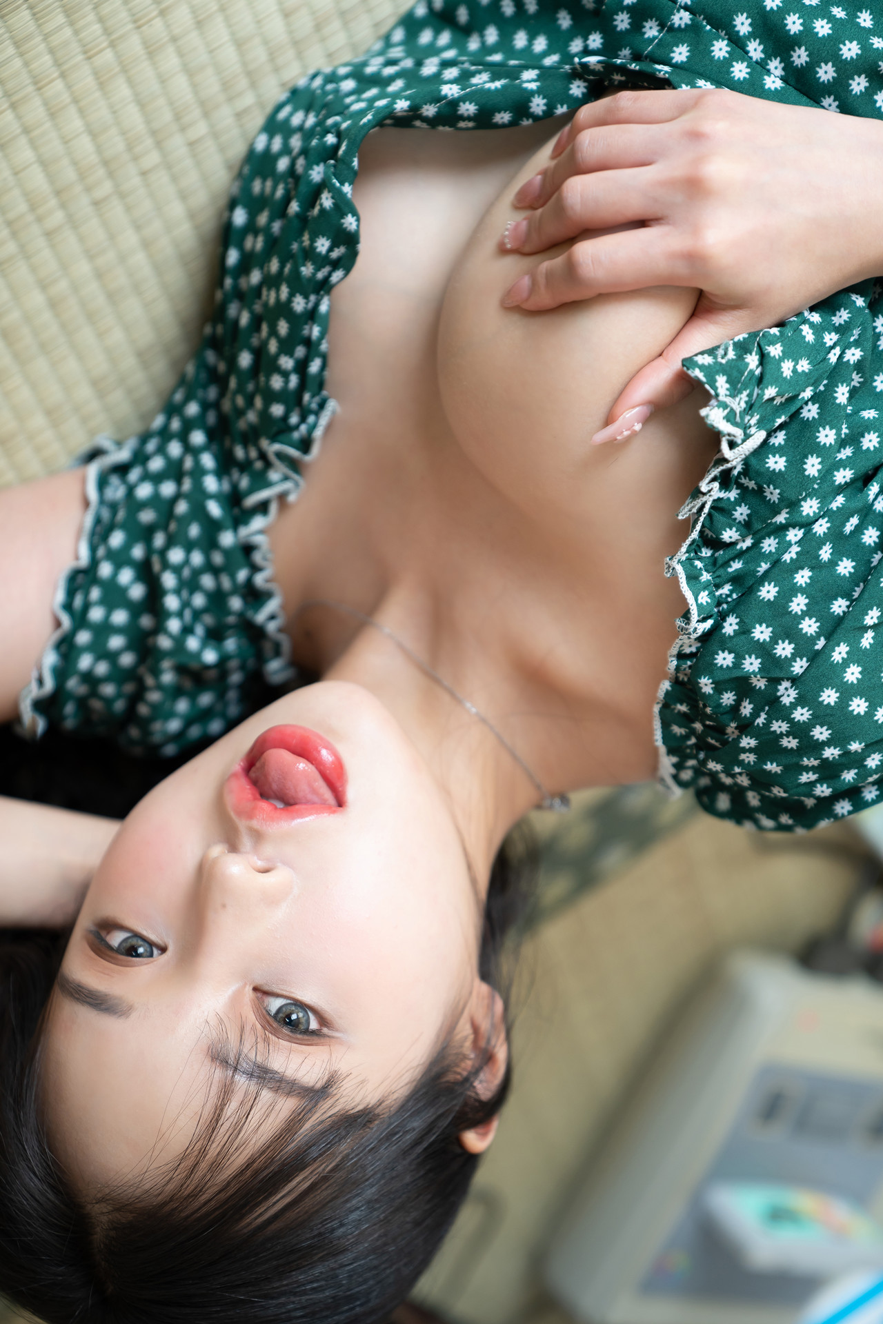 Leeae 이아이, Photobook ‘Hot Vacation’