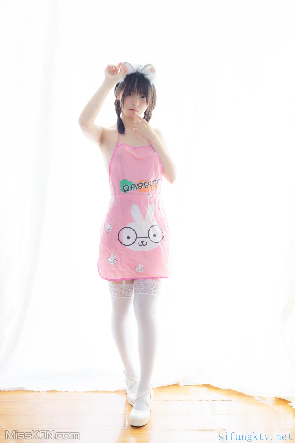 少女秩序 – 小鱼 – 粉色肚兜