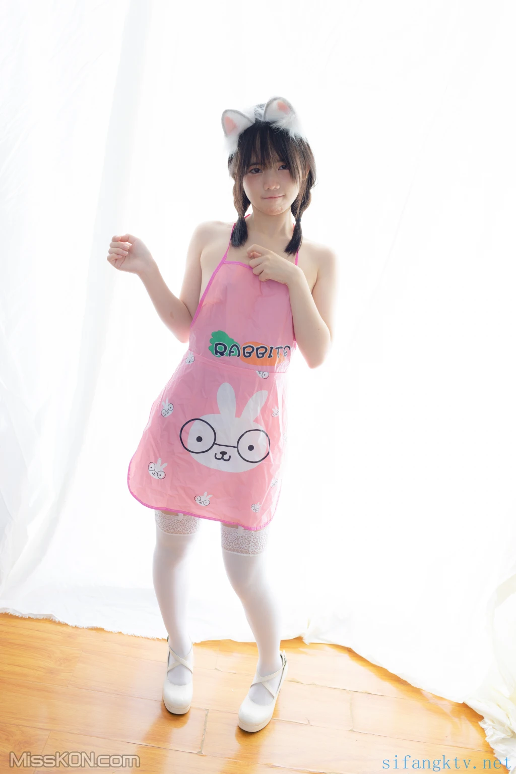 少女秩序 – 小鱼 – 粉色肚兜