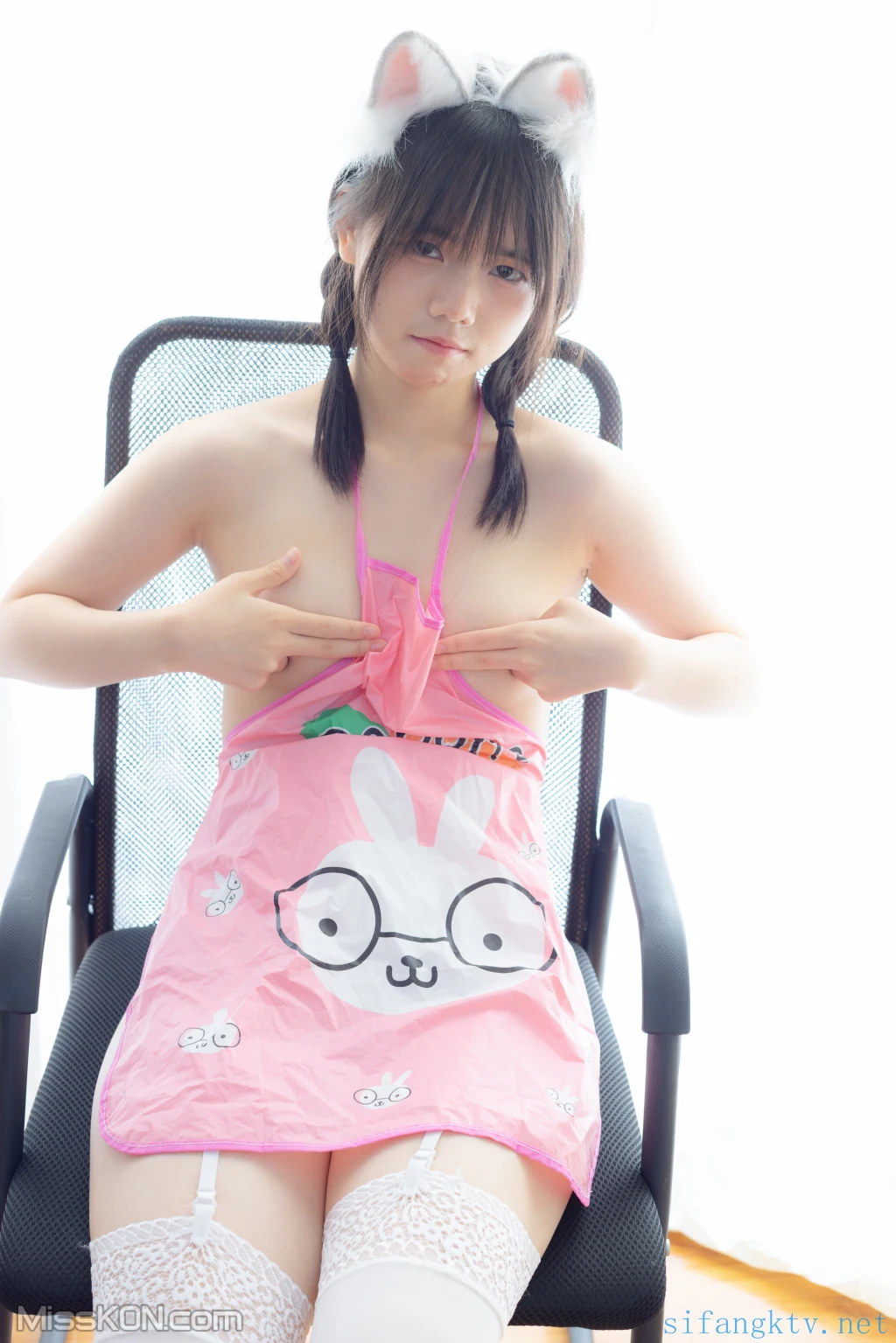少女秩序 – 小鱼 – 粉色肚兜