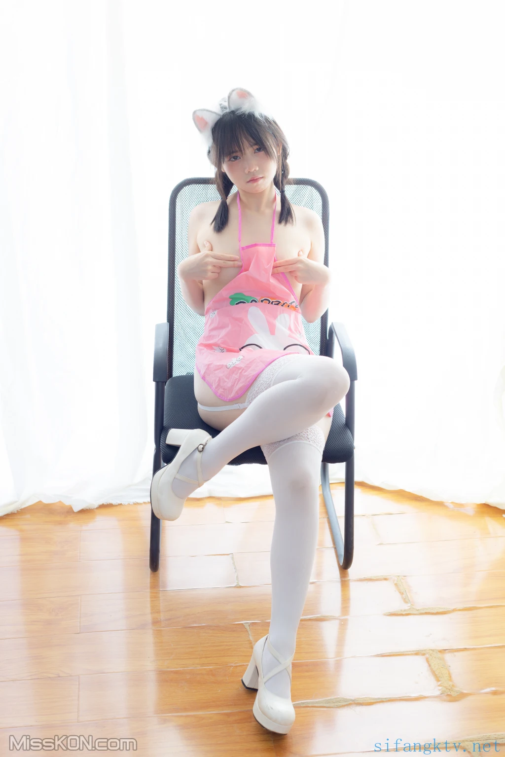 少女秩序 – 小鱼 – 粉色肚兜
