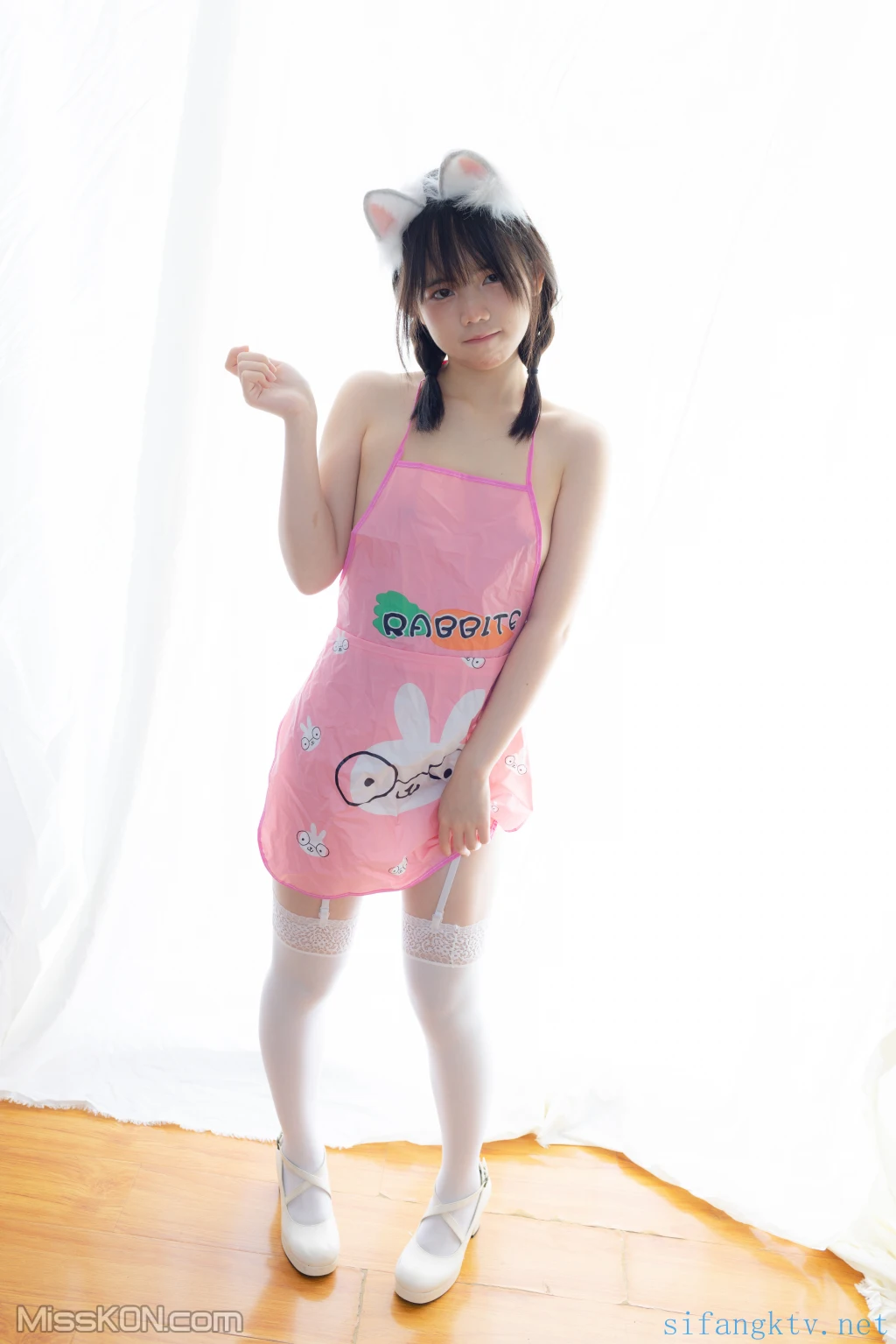 少女秩序 – 小鱼 – 粉色肚兜