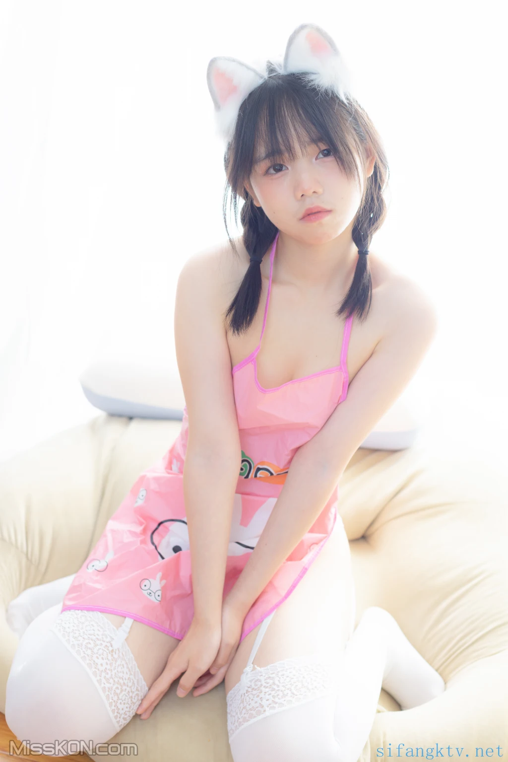 少女秩序 – 小鱼 – 粉色肚兜
