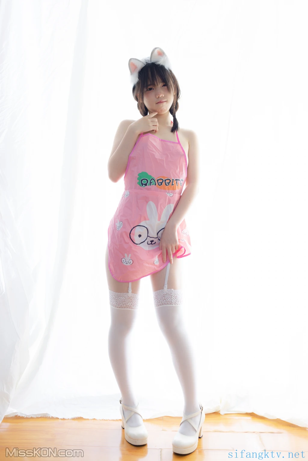 少女秩序 – 小鱼 – 粉色肚兜